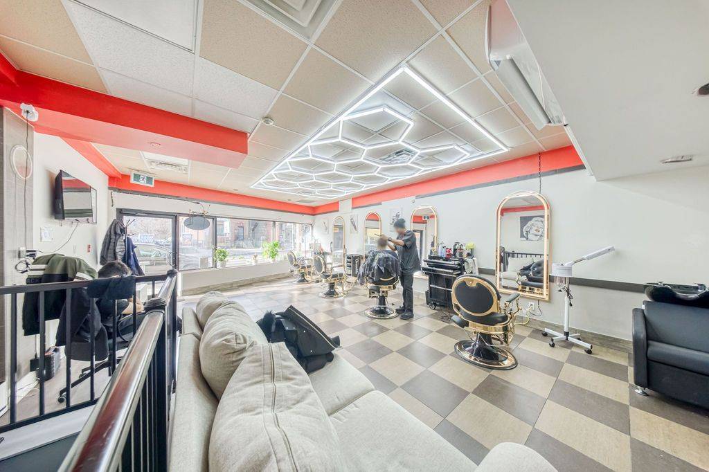 Toronto E01, ON M4K 2P6,731 Broadview AVE