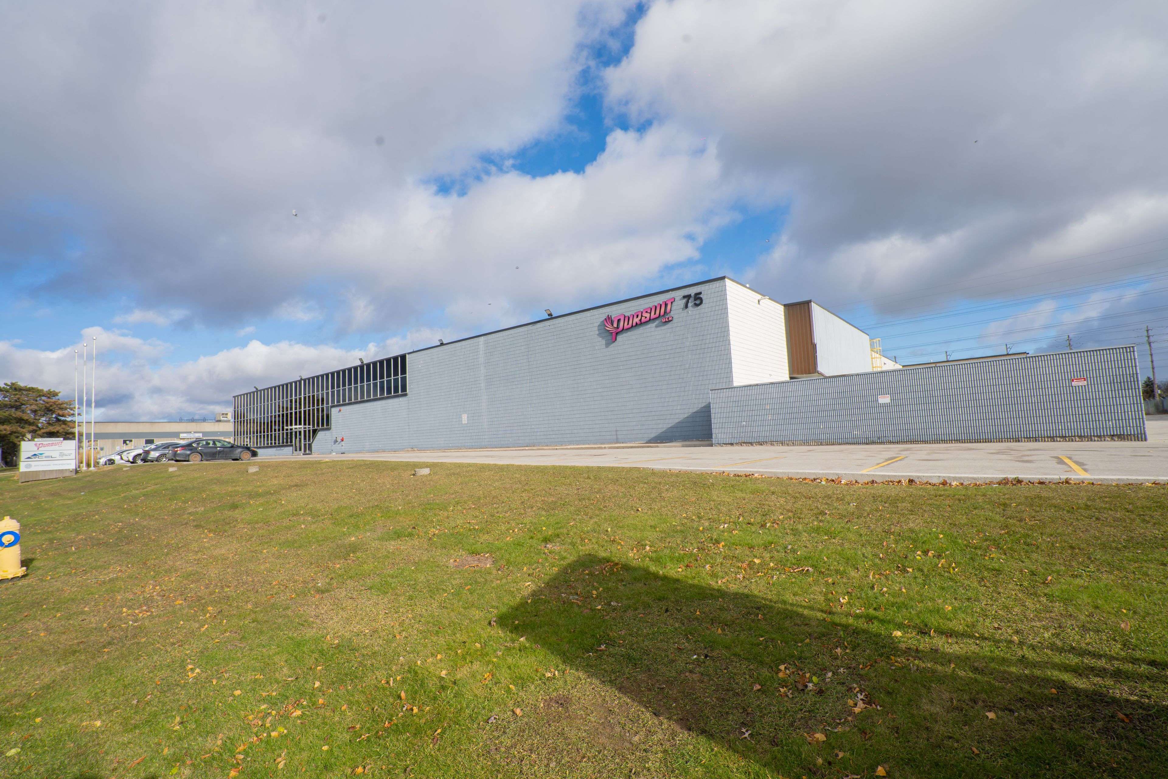 Toronto W10, ON M9V 3Y6,75 Westmore DR