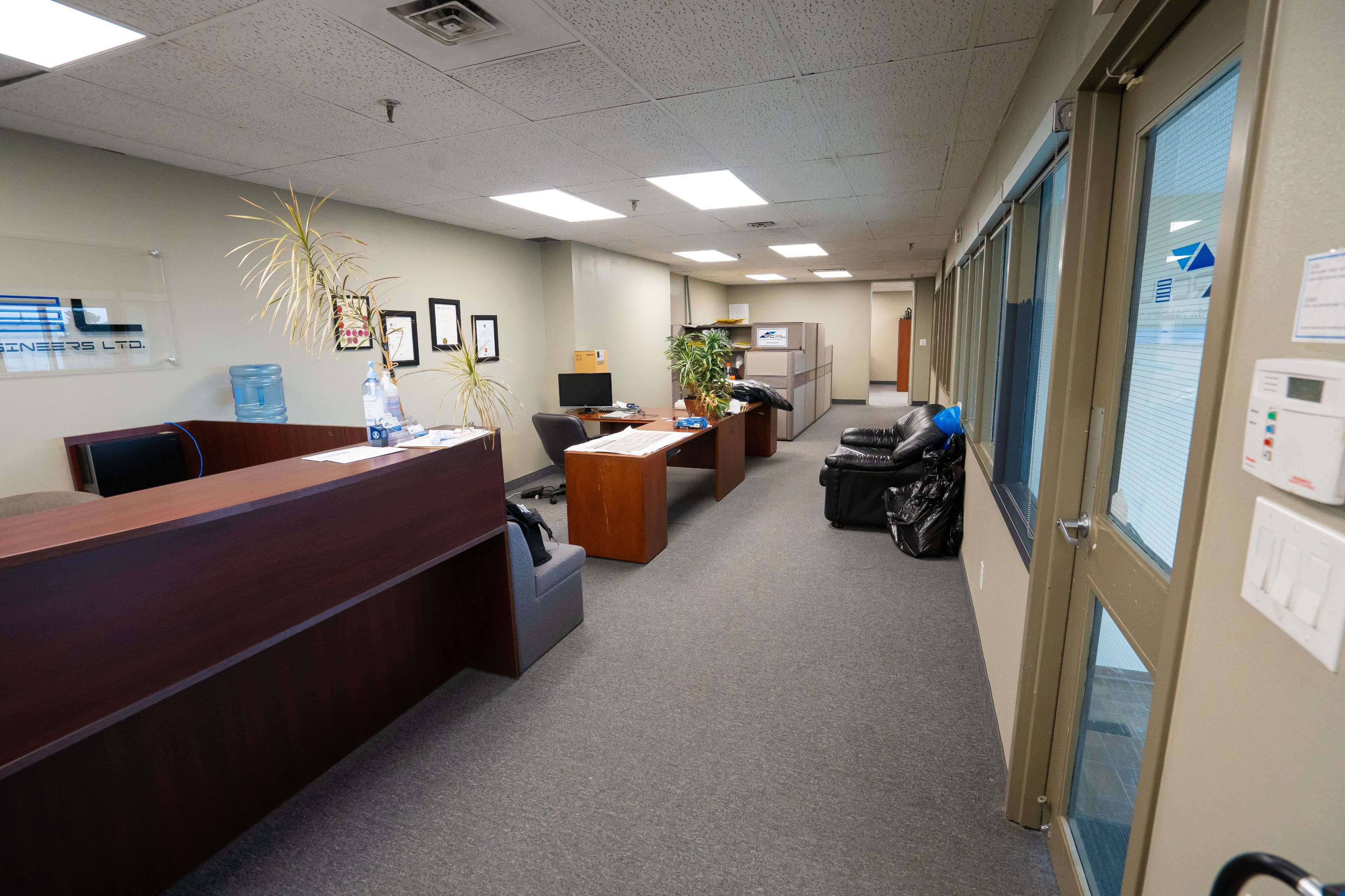 Toronto W10, ON M9V 3Y6,75 Westmore DR