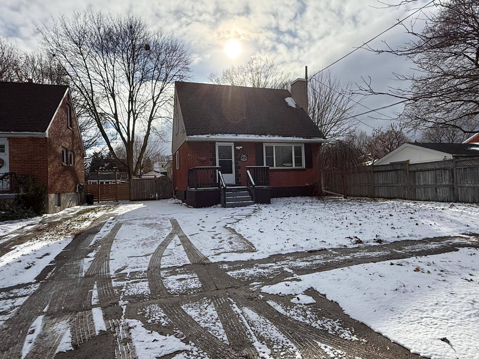 London East, ON N5W 1Z4,7 GLASS AVE