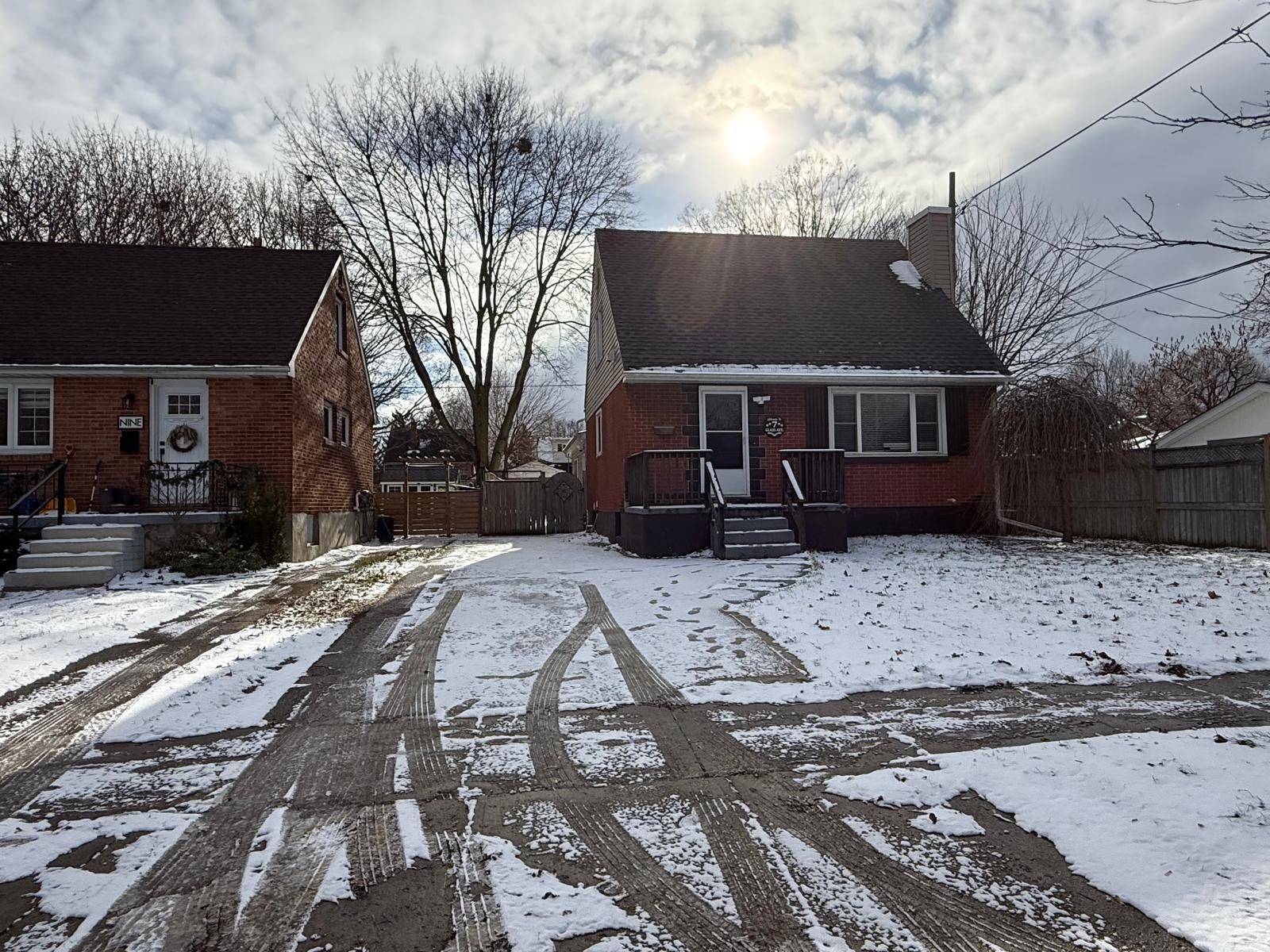 London East, ON N5W 1Z4,7 GLASS AVE