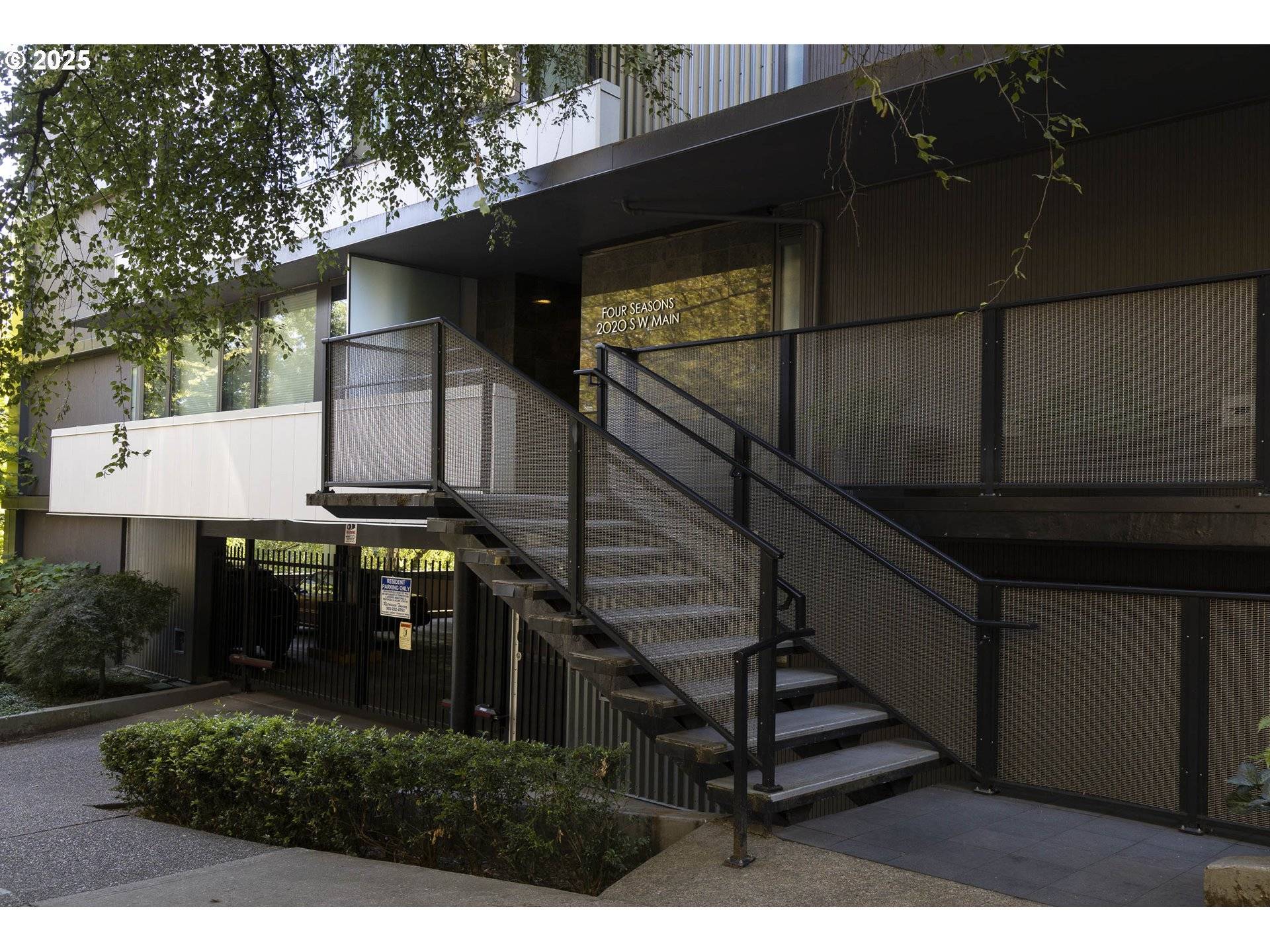 Portland, OR 97205,2020 SW MAIN ST #405