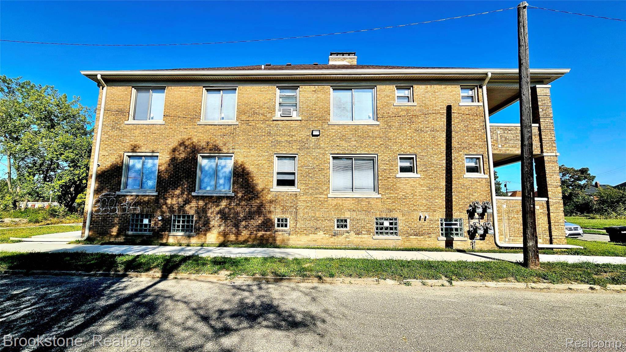 Detroit, MI 48206,3784 Edison ST