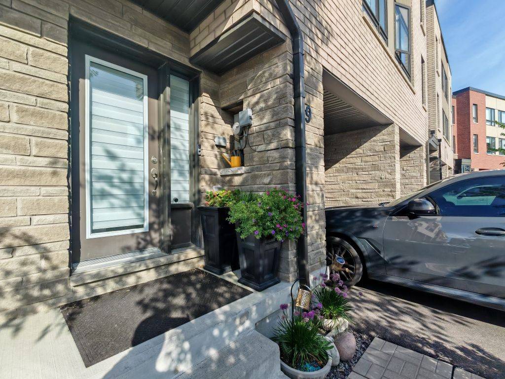 Toronto W10, ON M9W 0G1,19 Woodstream DR