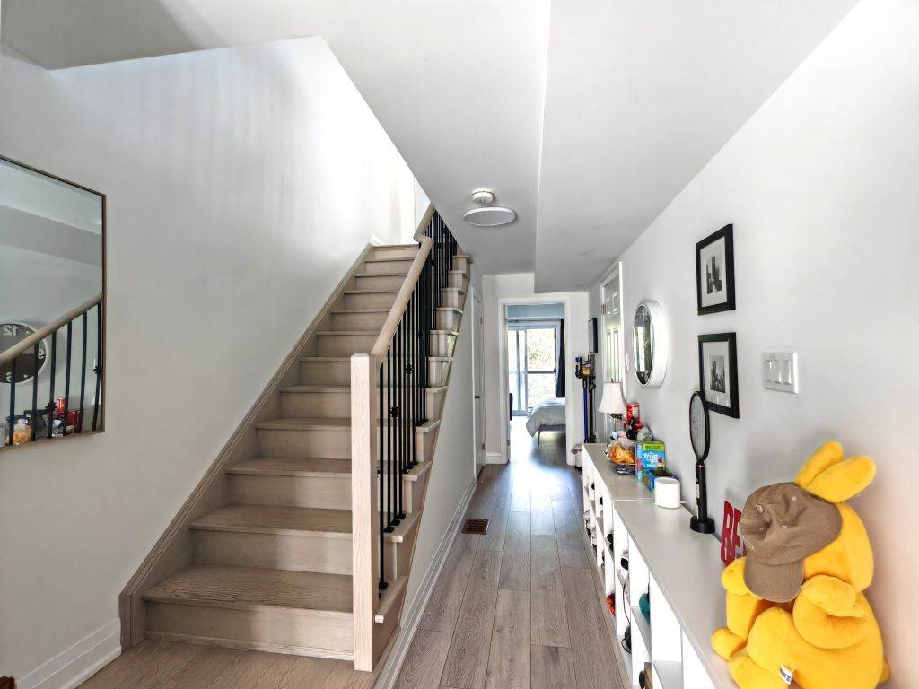 Toronto W10, ON M9W 0G1,19 Woodstream DR