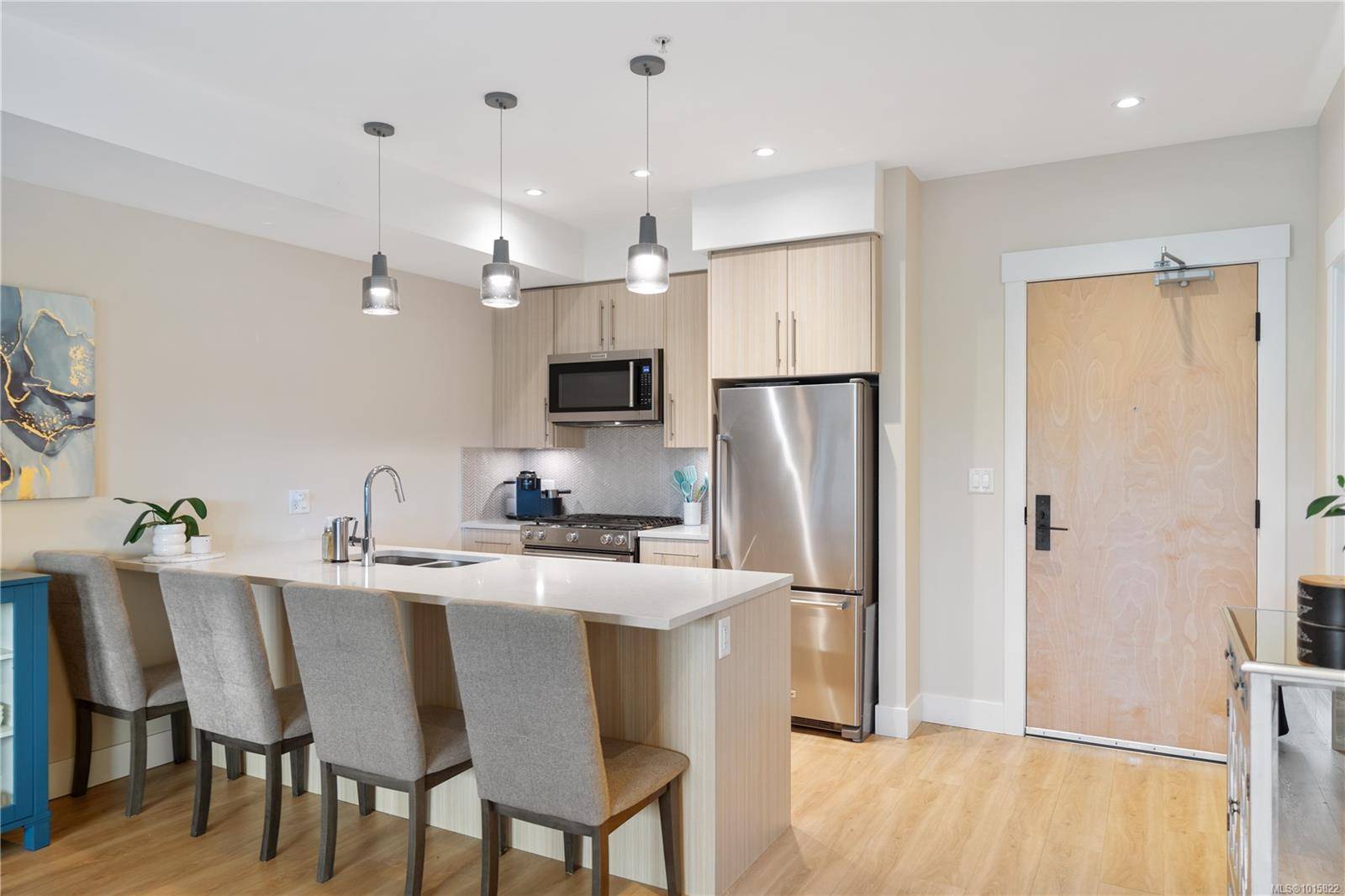 Central Saanich, BC V8M 0C1,2500 Hackett Cres #303