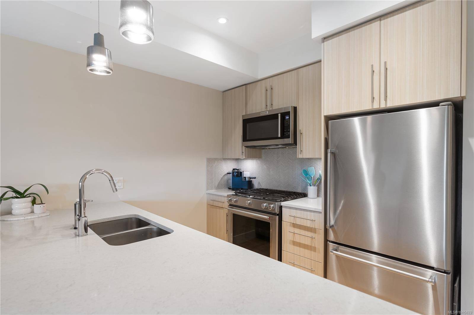 Central Saanich, BC V8M 0C1,2500 Hackett Cres #303