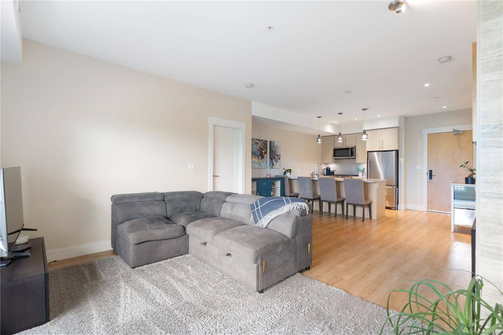 Central Saanich, BC V8M 0C1,2500 Hackett Cres #303