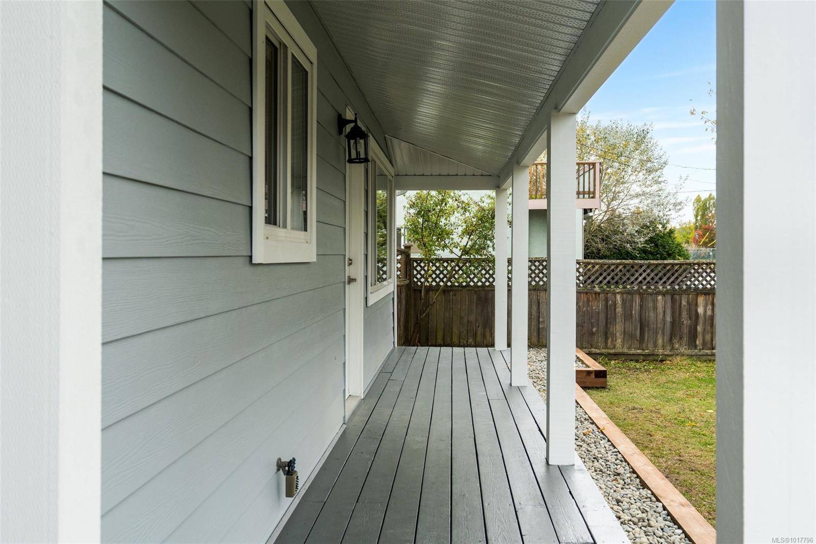 Sidney, BC V8L 2Y5,9617 Fourth St