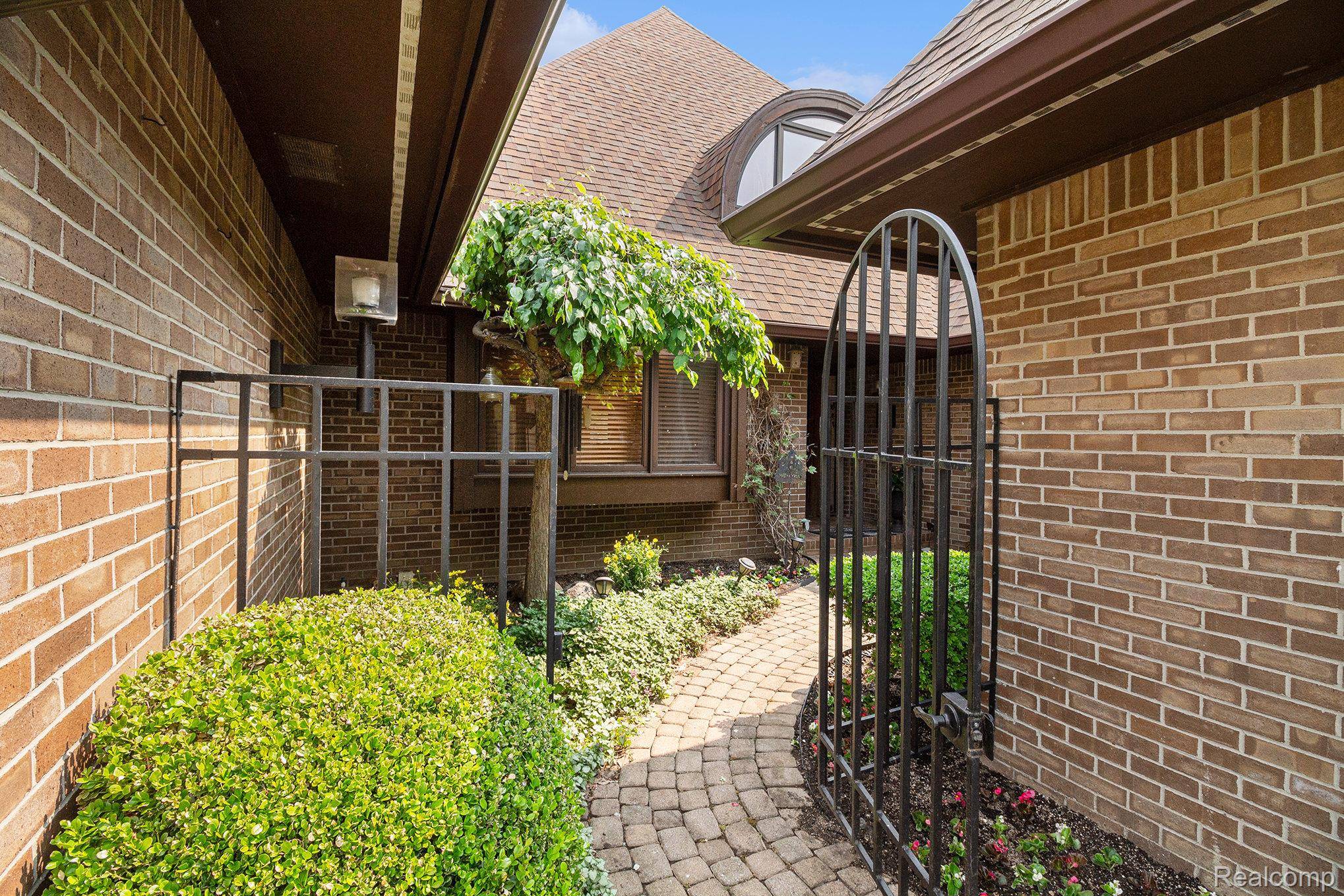 Grand Blanc, MI 48439,9095 S Saginaw RD #10