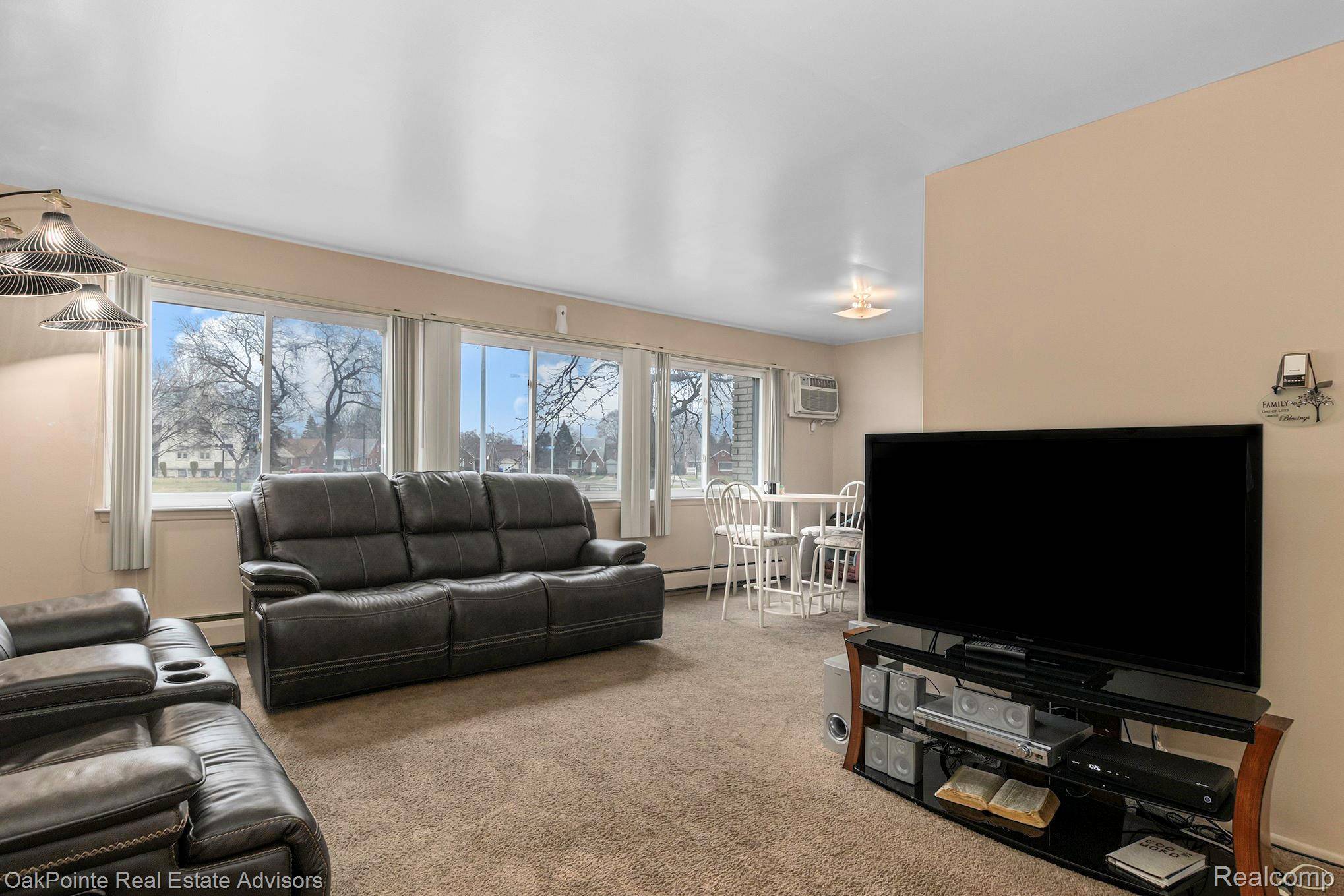 Detroit, MI 48235,18637 James Couzens FWY