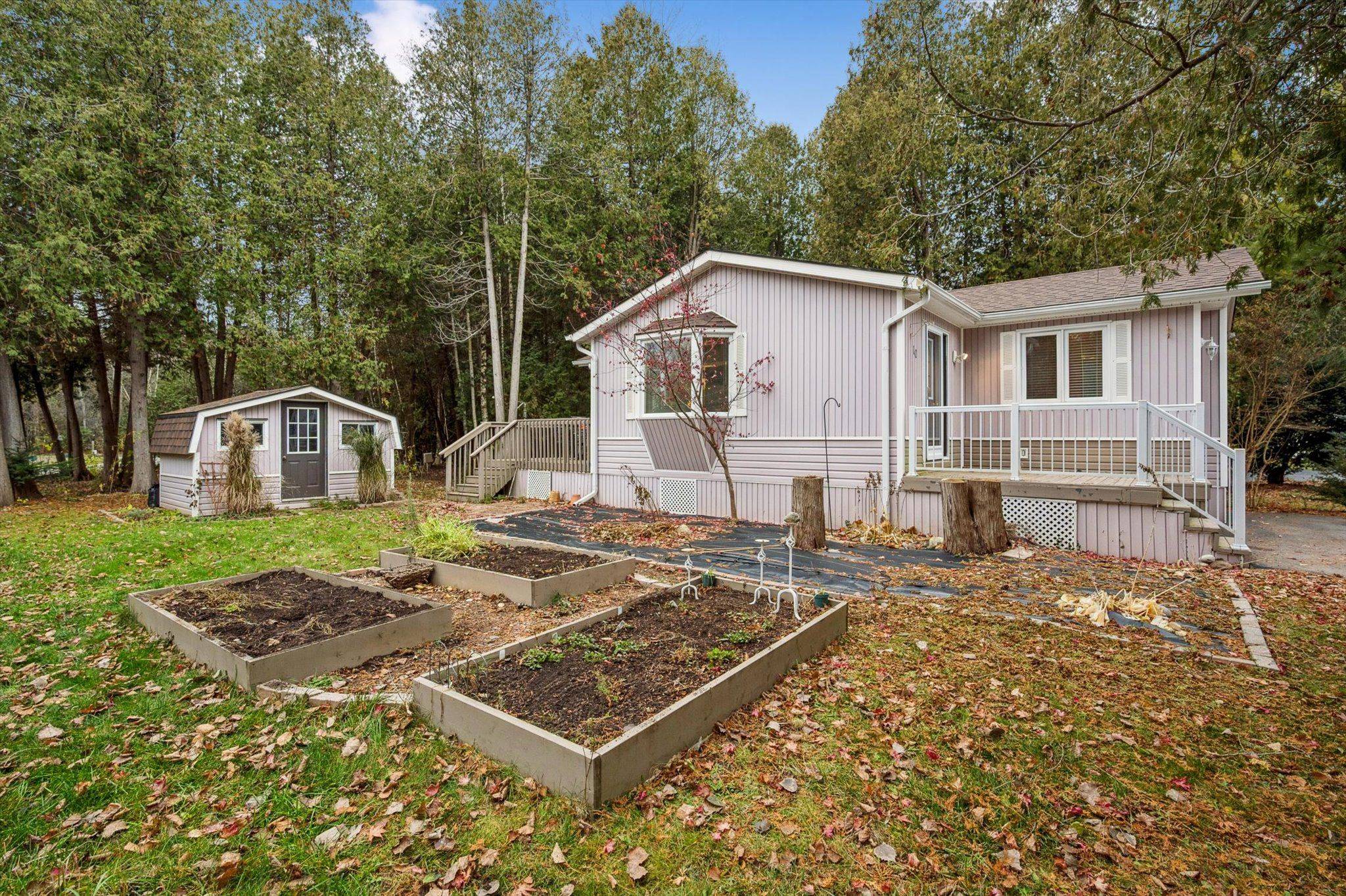 Puslinch, ON N1B 2J0,10 Spruce AVE