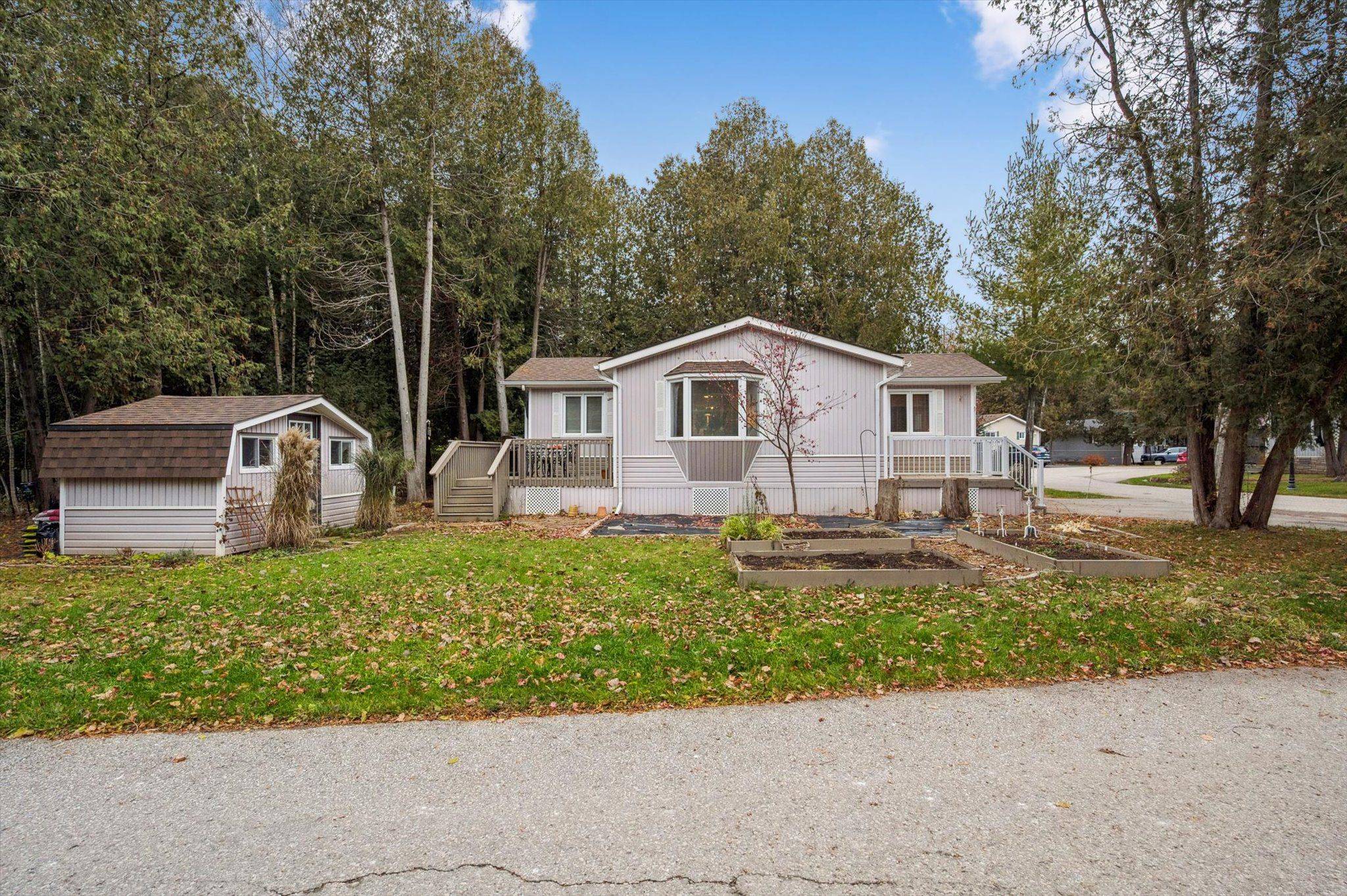 Puslinch, ON N1B 2J0,10 Spruce AVE