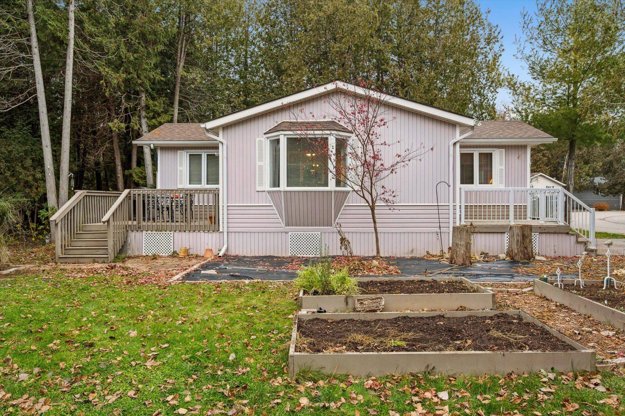 Puslinch, ON N1B 2J0,10 Spruce AVE