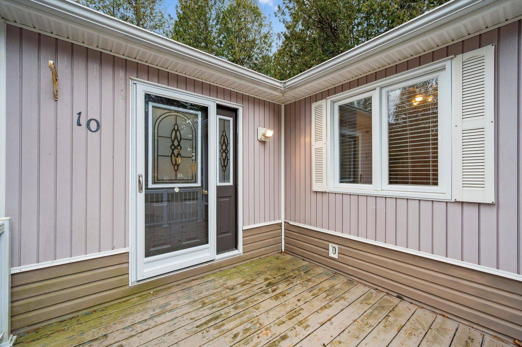 Puslinch, ON N1B 2J0,10 Spruce AVE