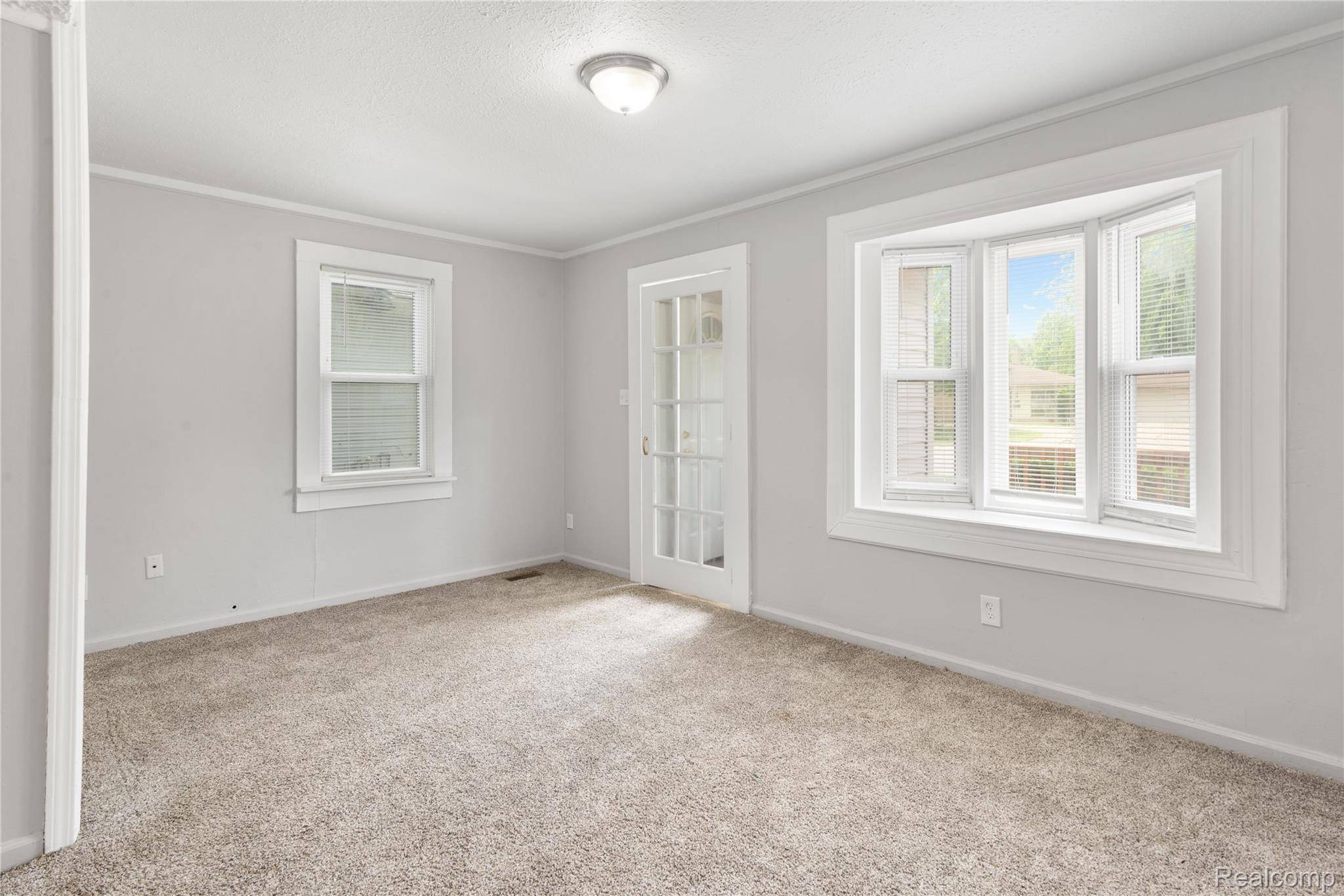 Royal Oak, MI 48073,2814 Crooks RD