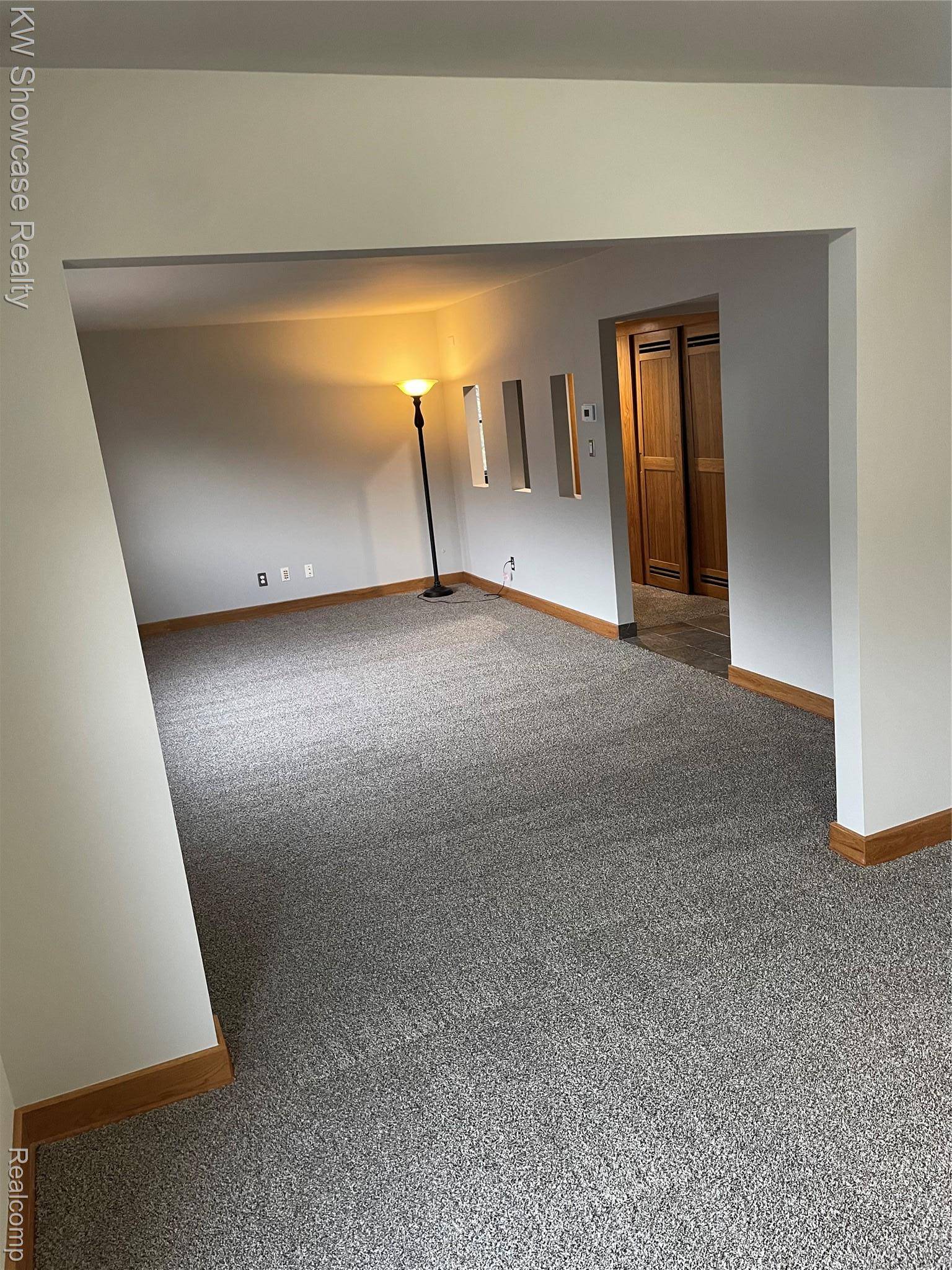 Rochester, MI 48307,527 E University DR