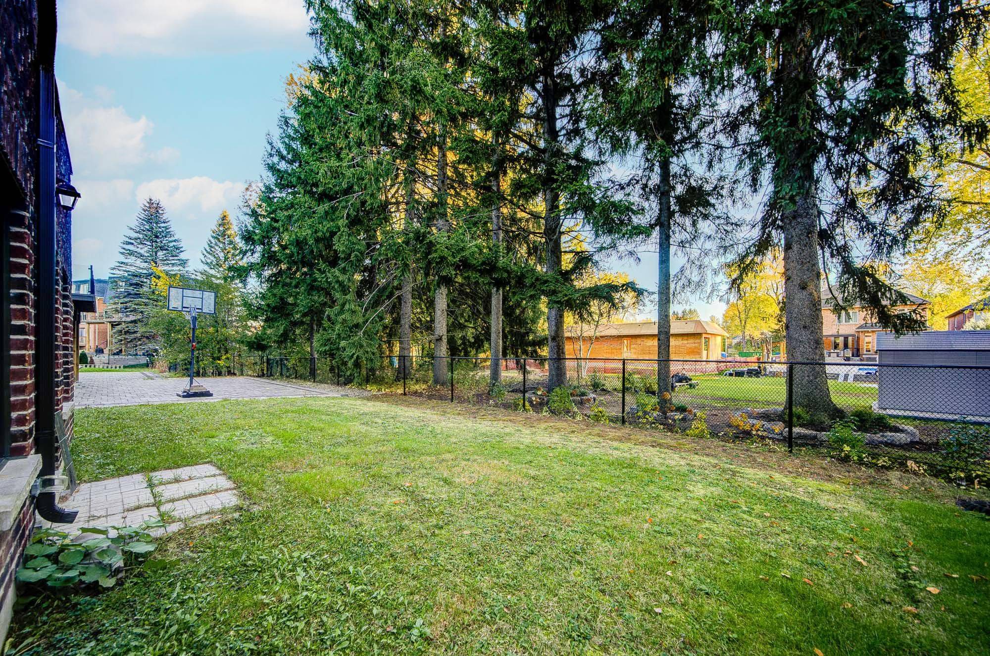 Richmond Hill, ON L4E 3H4,61 Headwater CRES #lower level