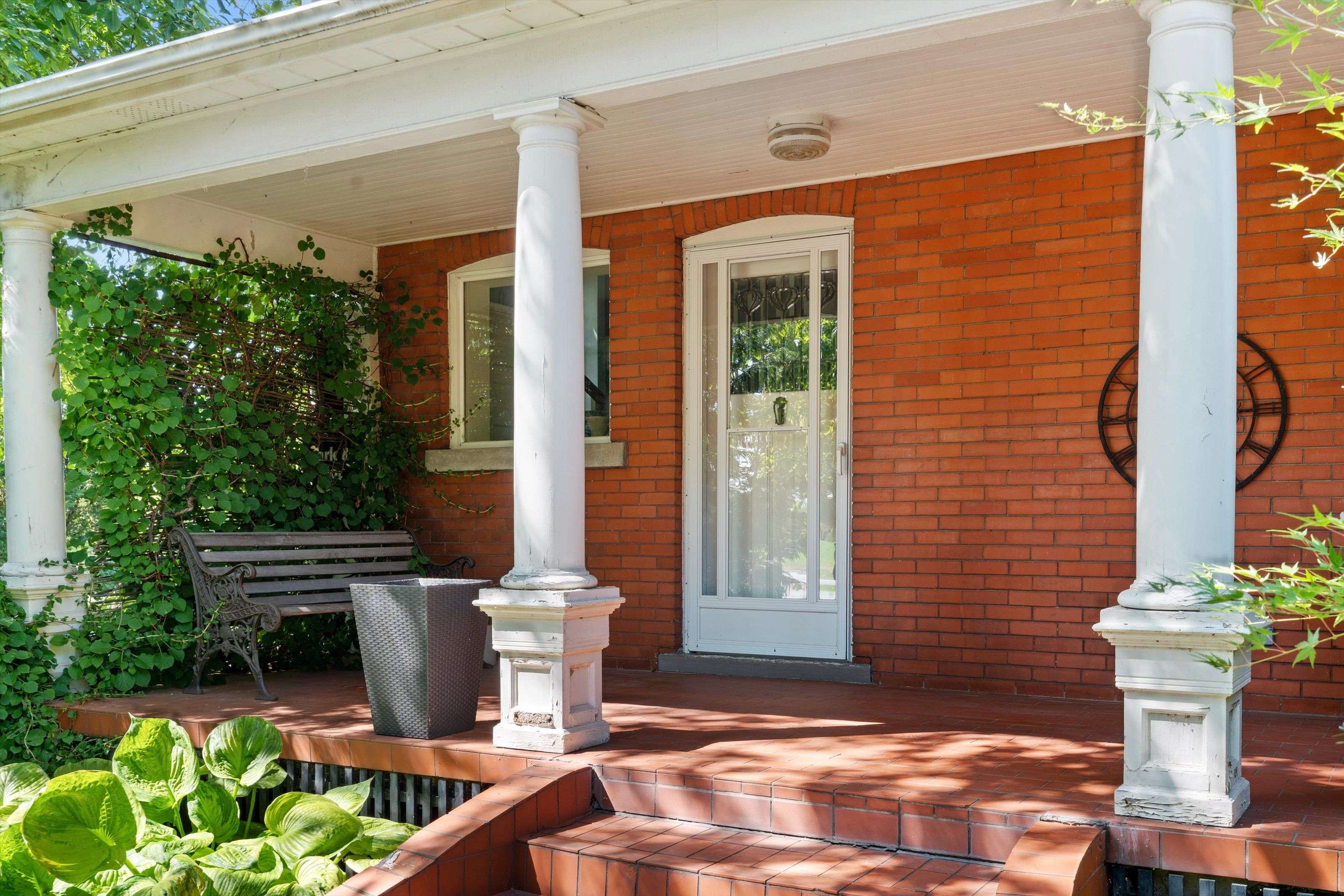 Niagara-on-the-lake, ON L0S 1J0,326 Lakeshore RD