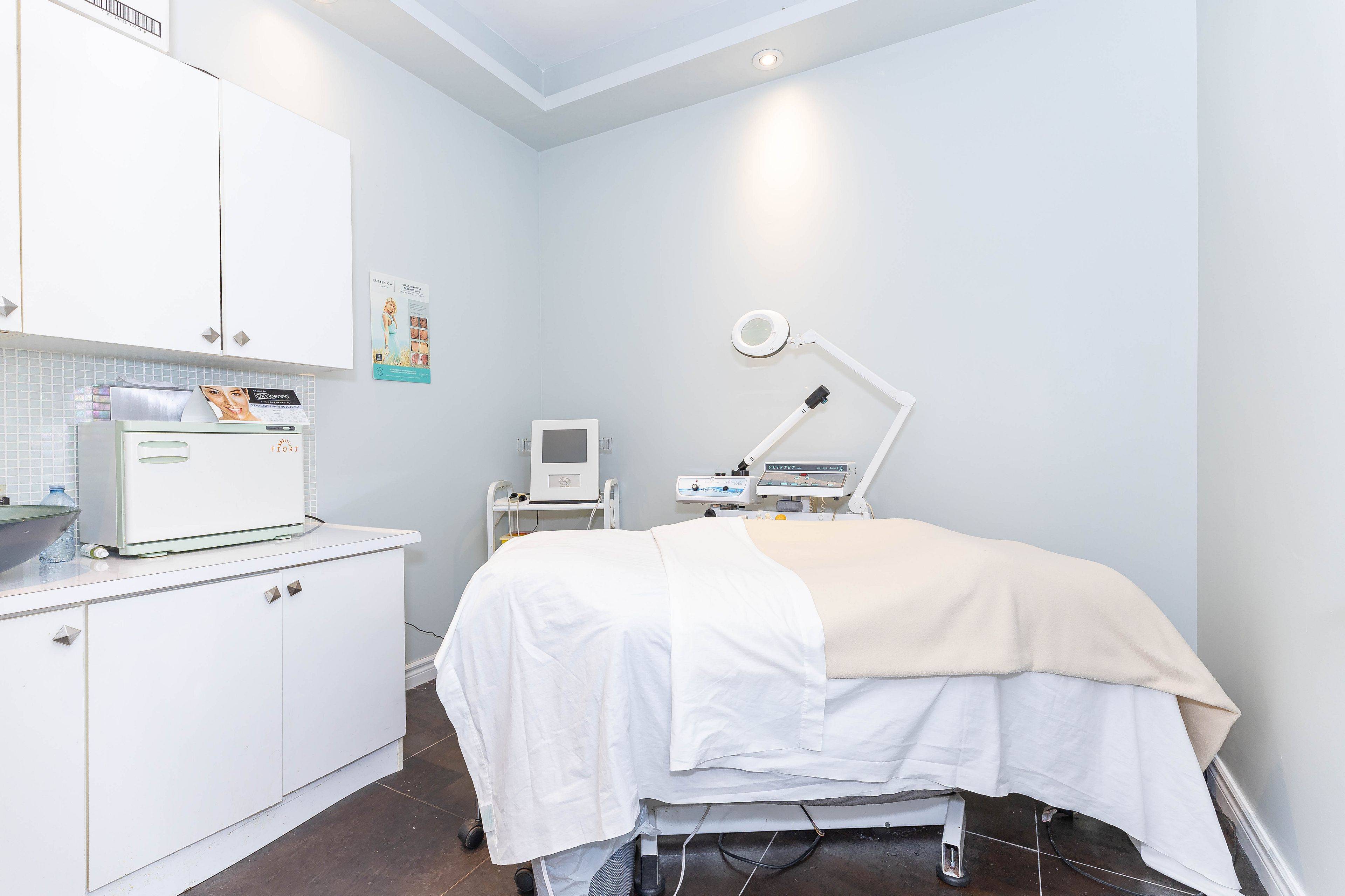 Toronto C02, ON M5S 1X4,390 Bloor ST W