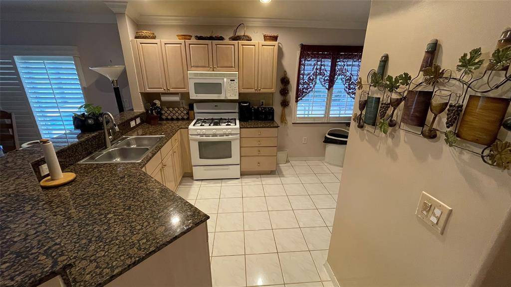 Sunrise, FL 33323,13813 NW 22nd St