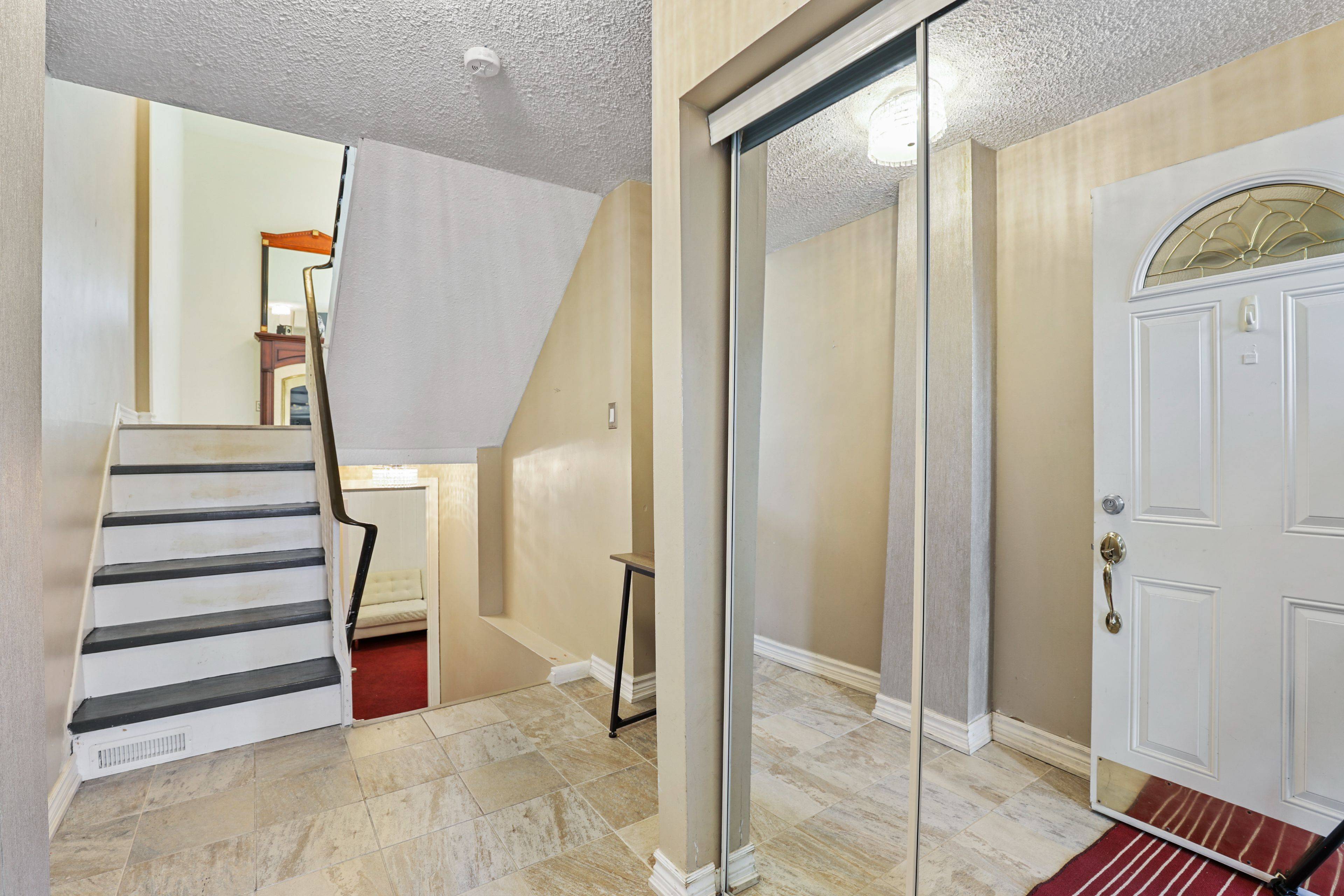 Mississauga, ON L4T 3W9,7707 Darcel AVE #26