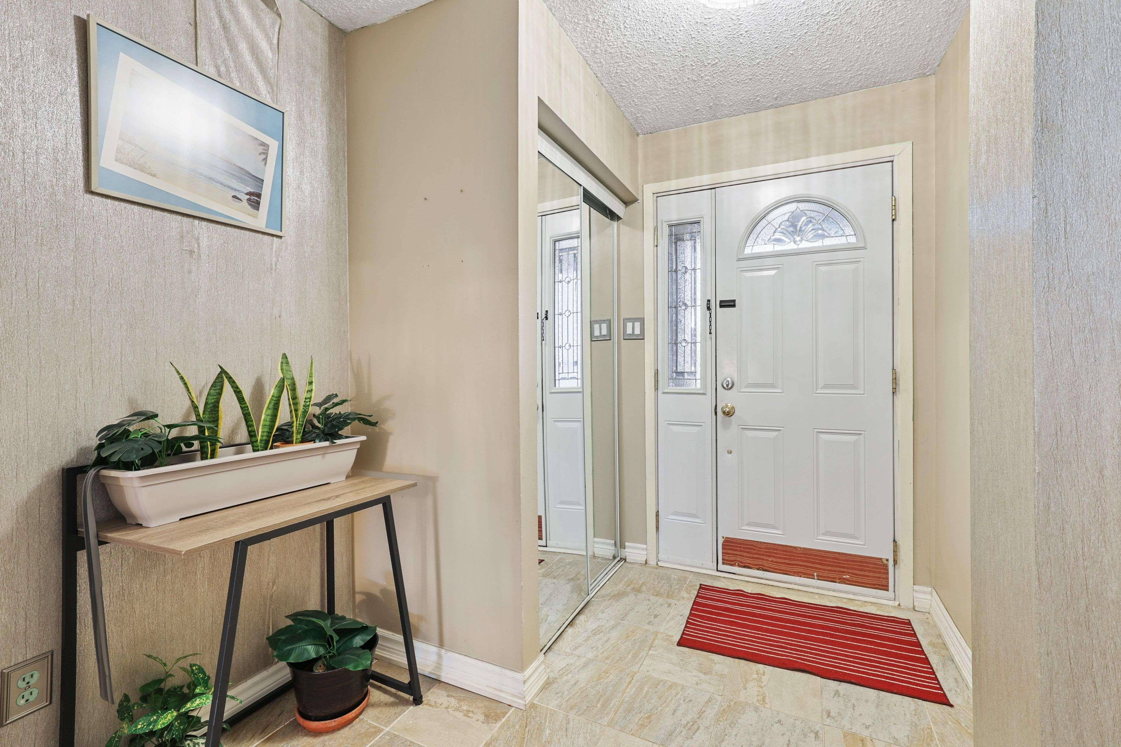 Mississauga, ON L4T 3W9,7707 Darcel AVE #26