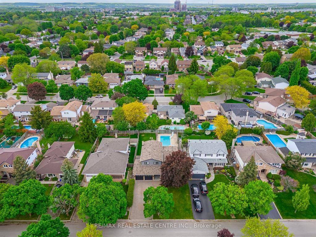 Milton, ON L9T 4B3,583 Moorelands CRES