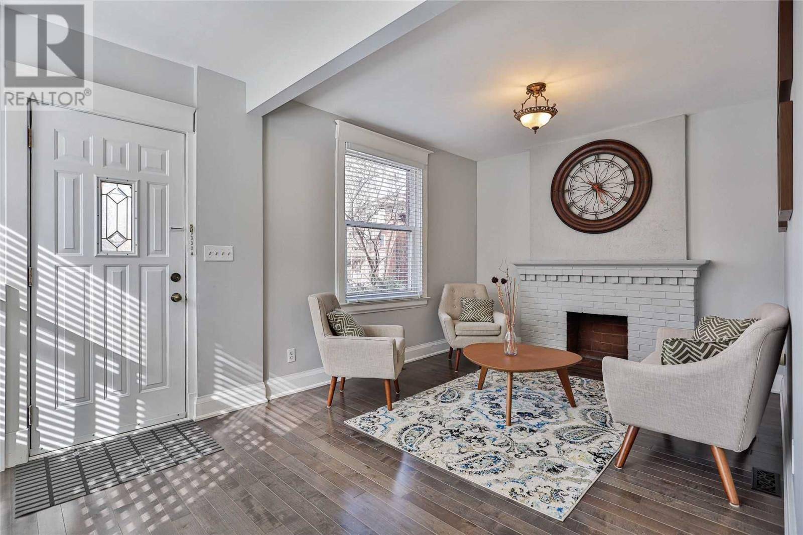 Toronto W06, ON M8V 2Y2,49 Fourth ST