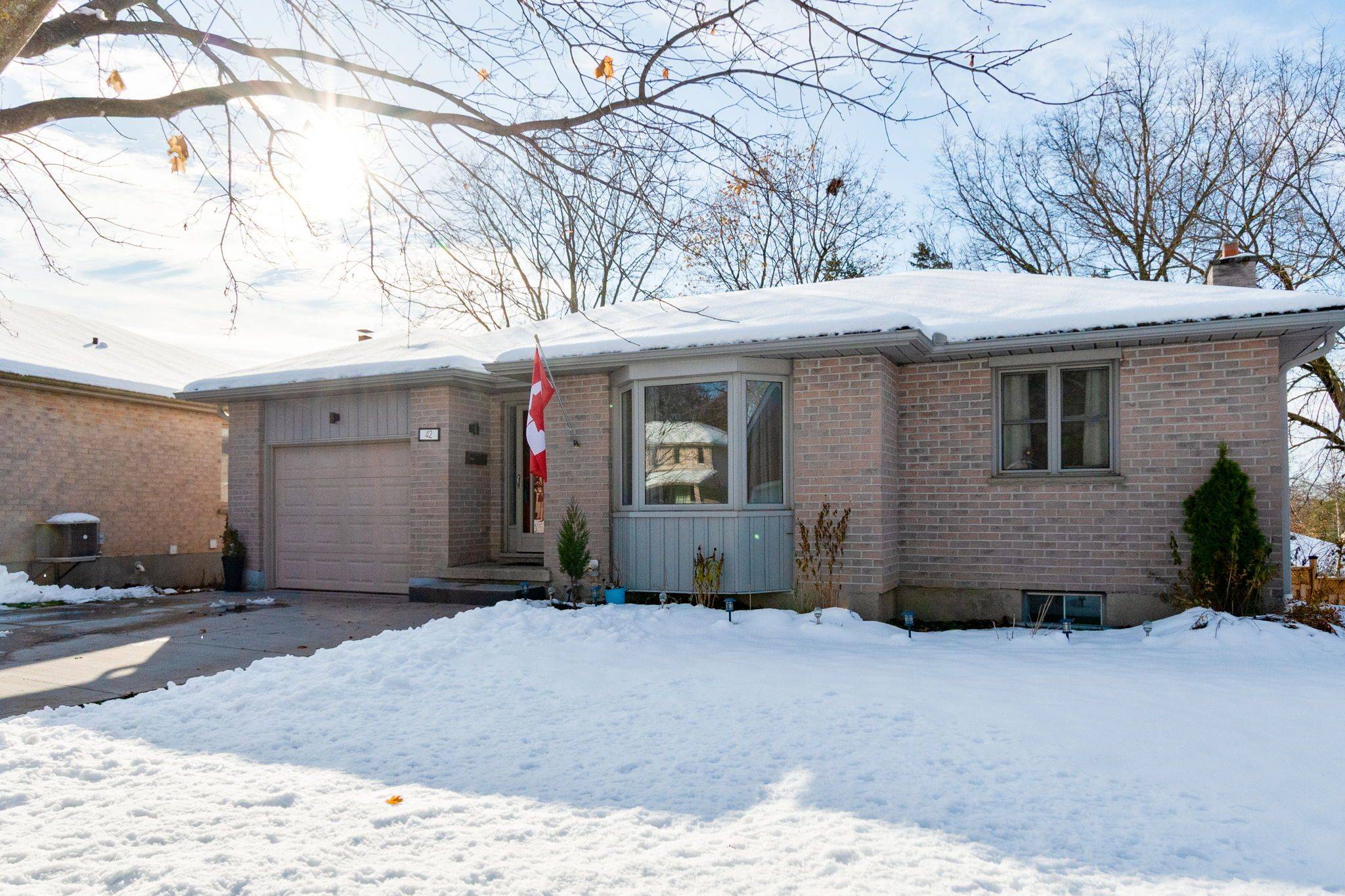 London East, ON N5Y 5H6,42 BENEDICT CT