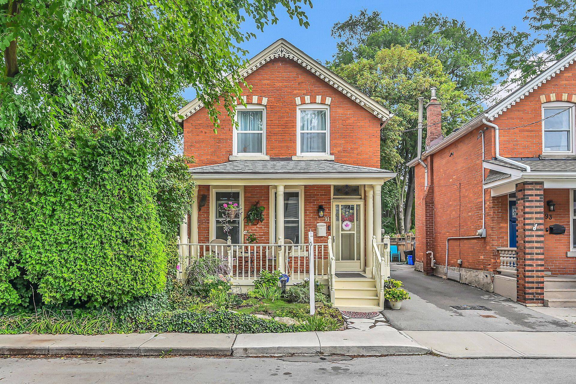 Hamilton, ON L8P 3X3,91 Pearl ST S