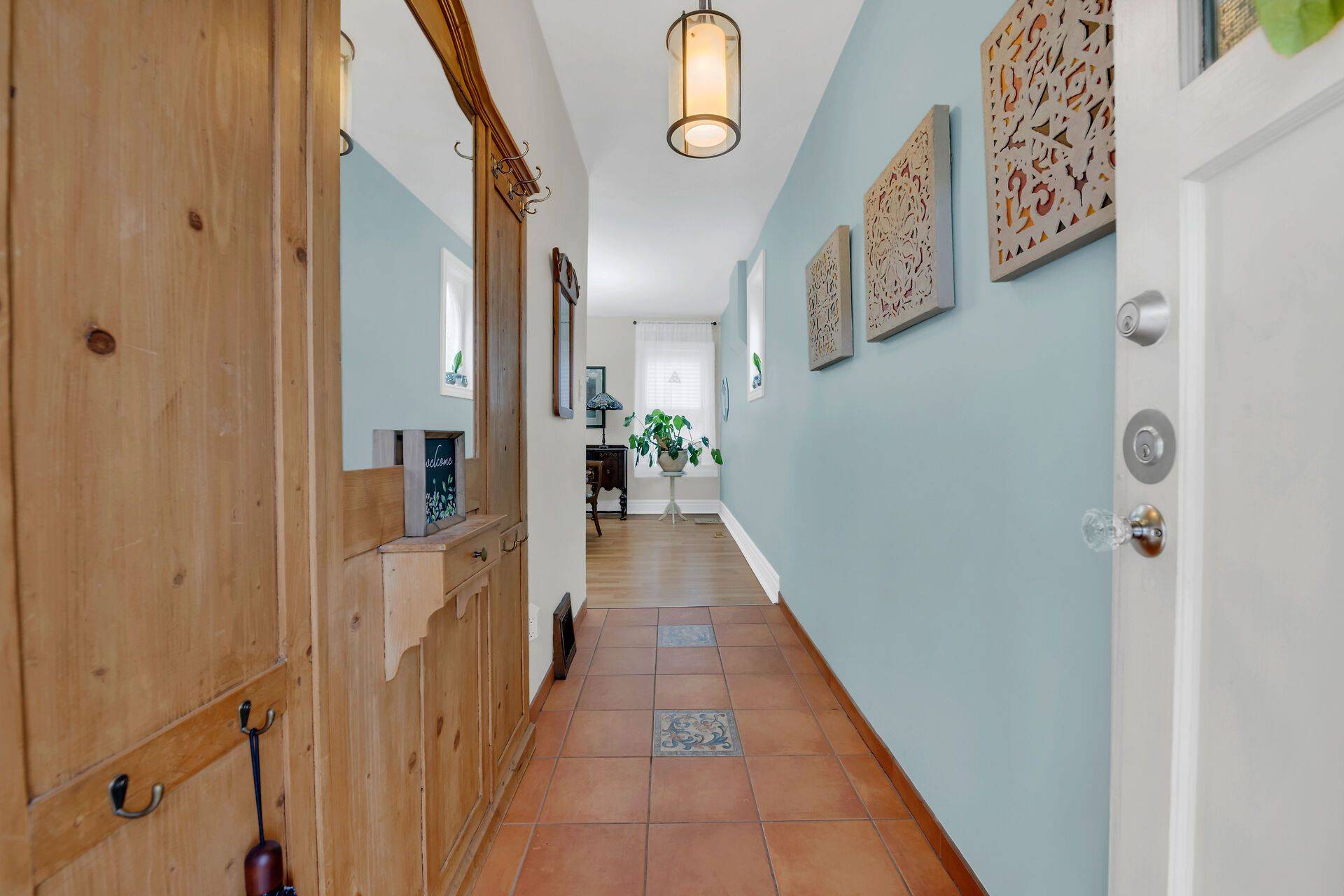 Hamilton, ON L8P 3X3,91 Pearl ST S