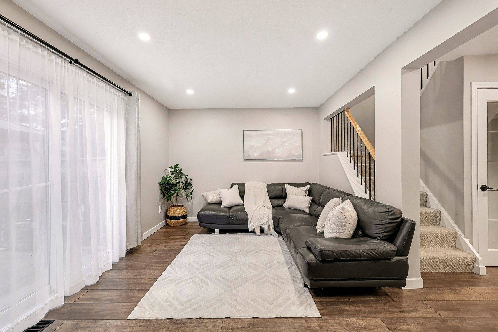 Kanata, ON K2L 2W7,23 Mccurdy DR