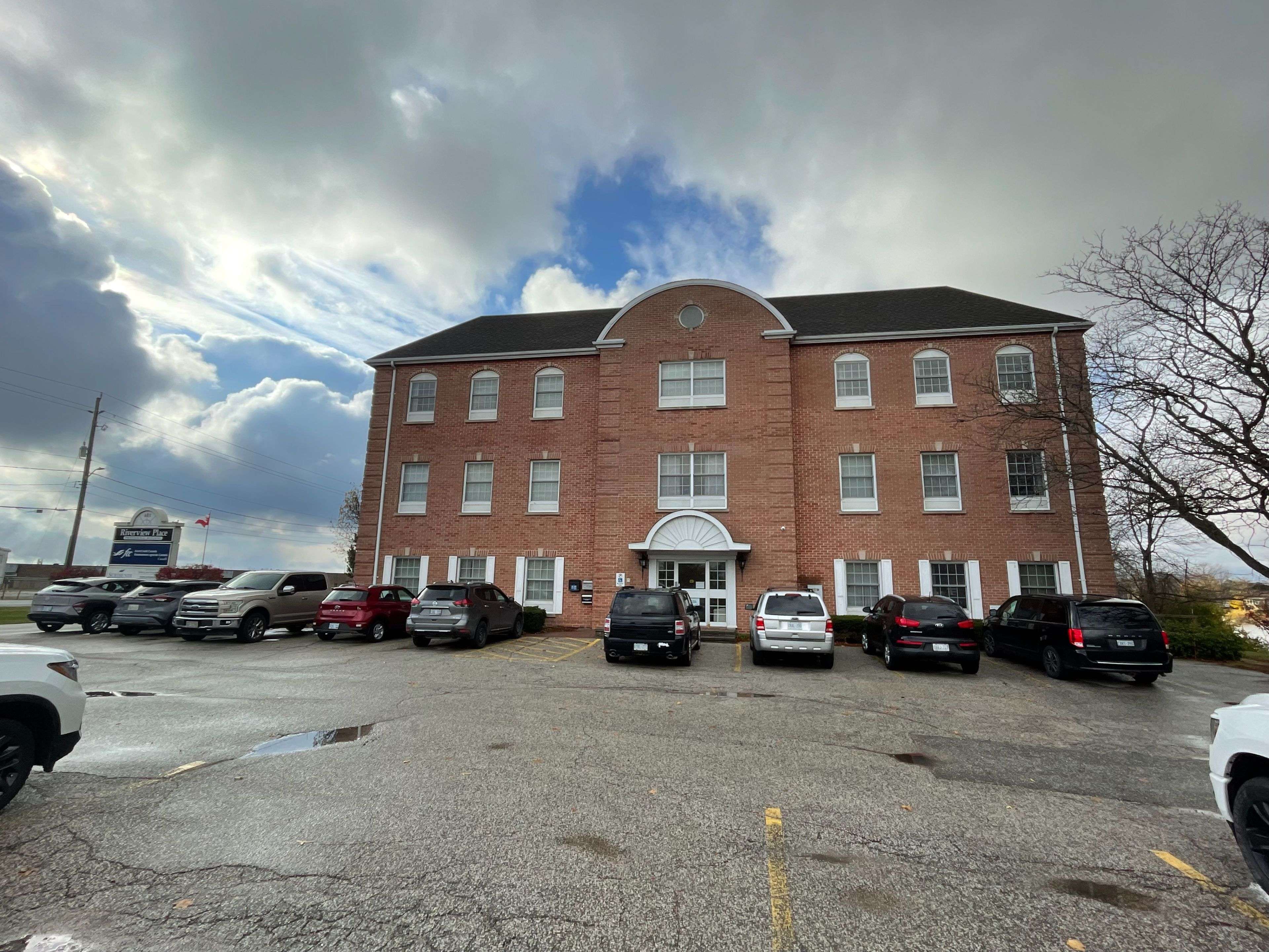 Chatham-kent, ON N7M 0N3,405 Riverview DR