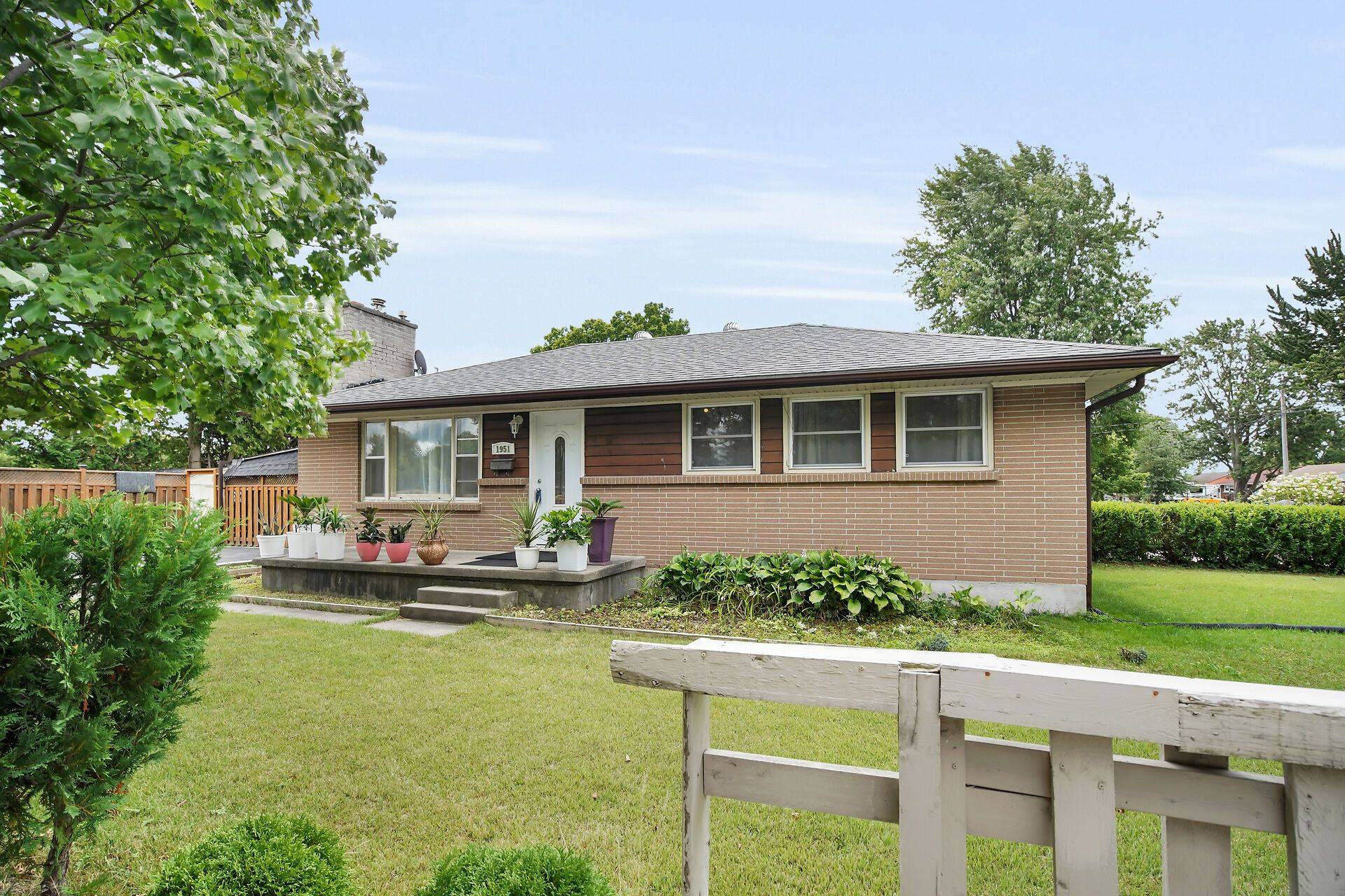 London East, ON N5V 5C9,1951 Duluth CRES