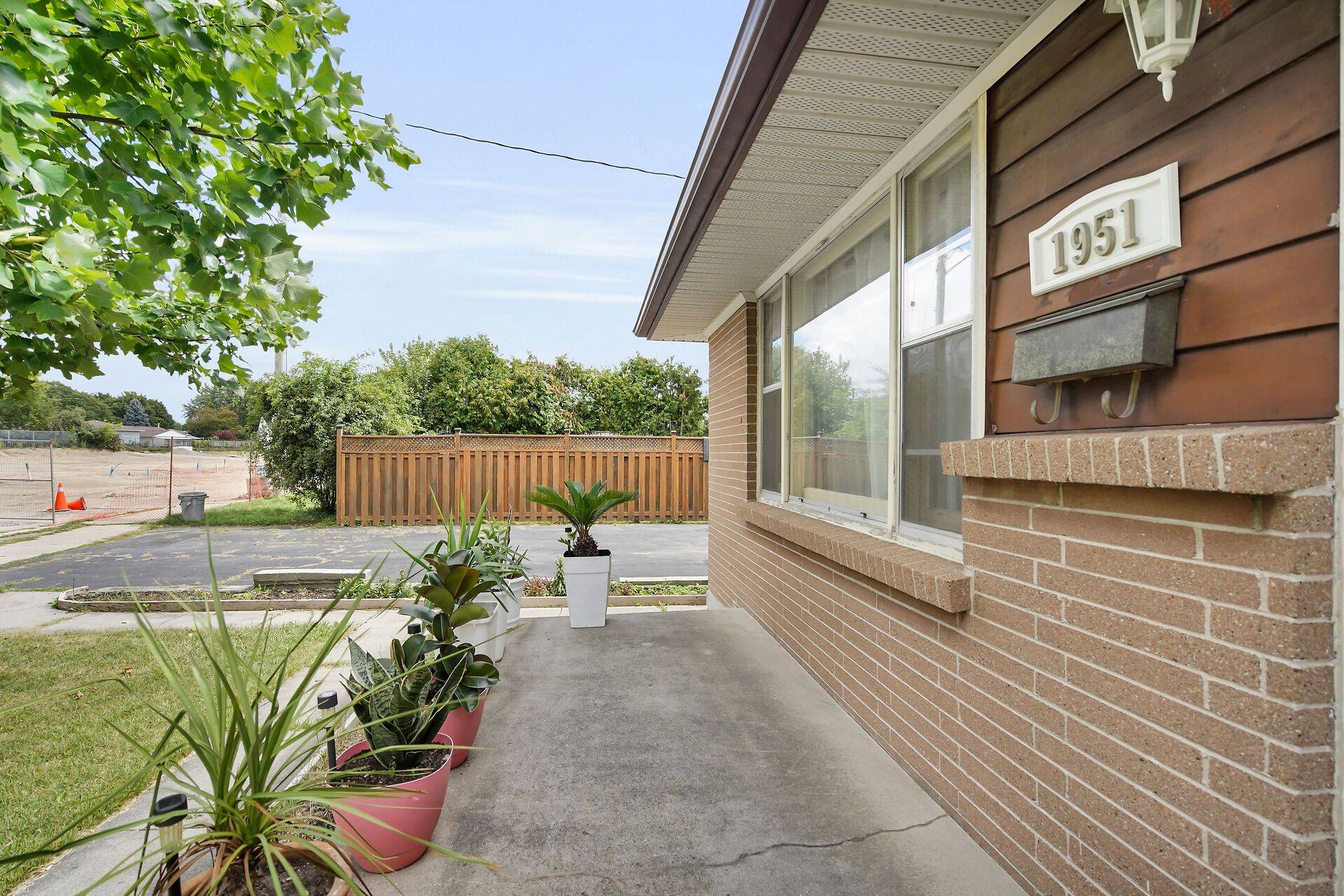 London East, ON N5V 5C9,1951 Duluth CRES