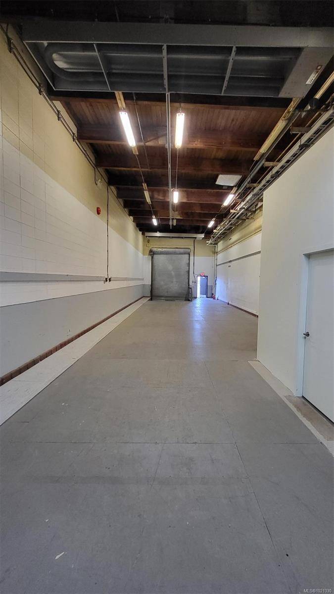 Courtenay, BC V9N 7P4,743 28th St #1