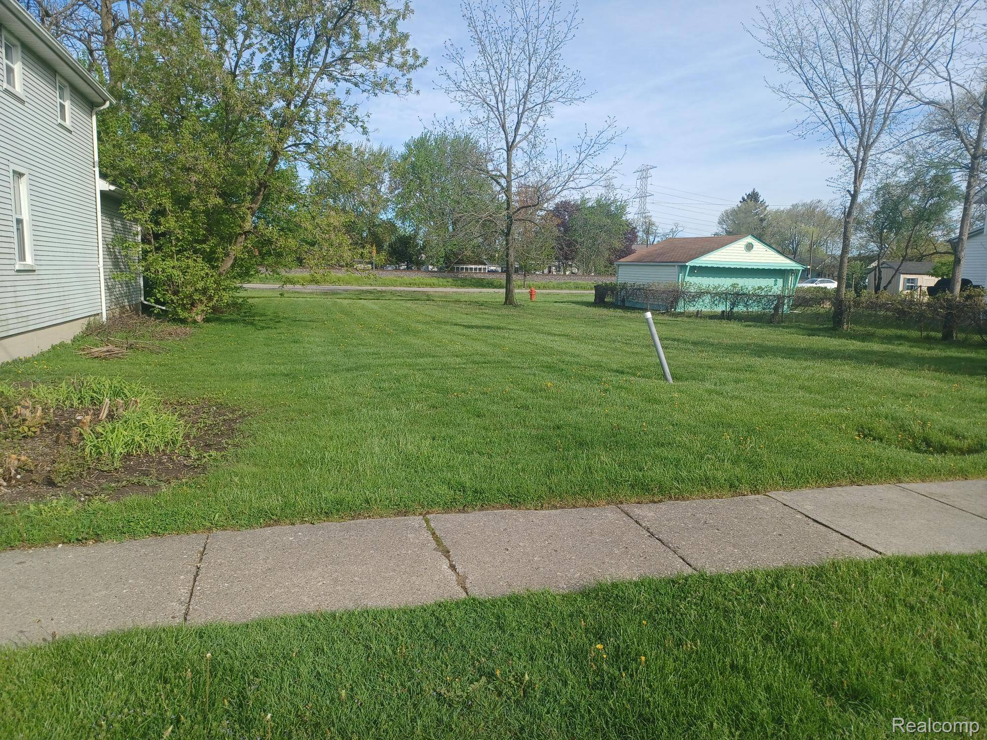 Rockwood, MI 48173,32338 CHURCH ST