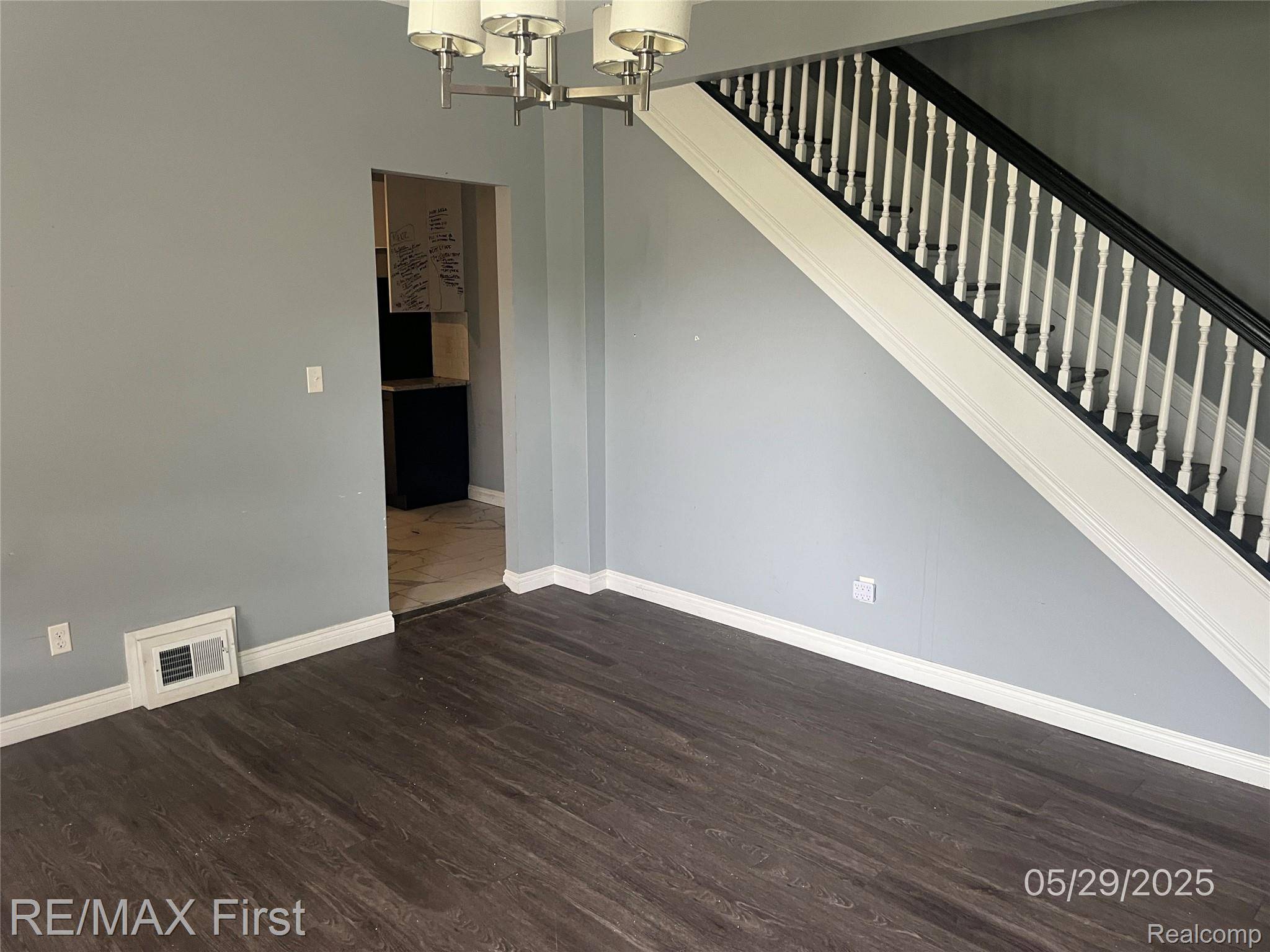 Detroit, MI 48202,229 Leicester CT