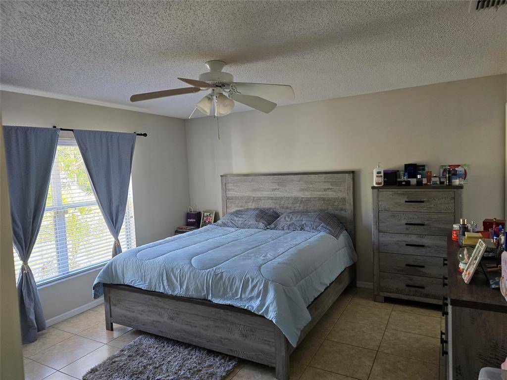 Port St Lucie, FL 34983,585 NW Floresta Drive