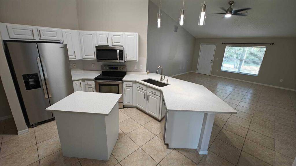 Port St Lucie, FL 34983,585 NW Floresta Drive