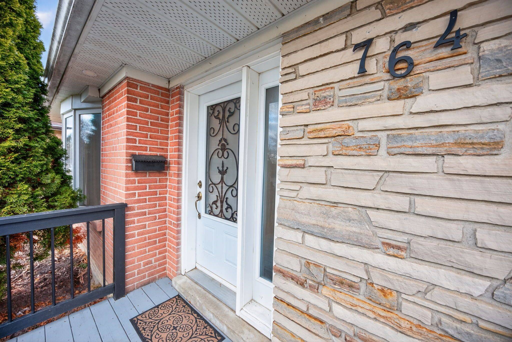 Newmarket, ON L3Y 3A8,764 Botany Hill CRES