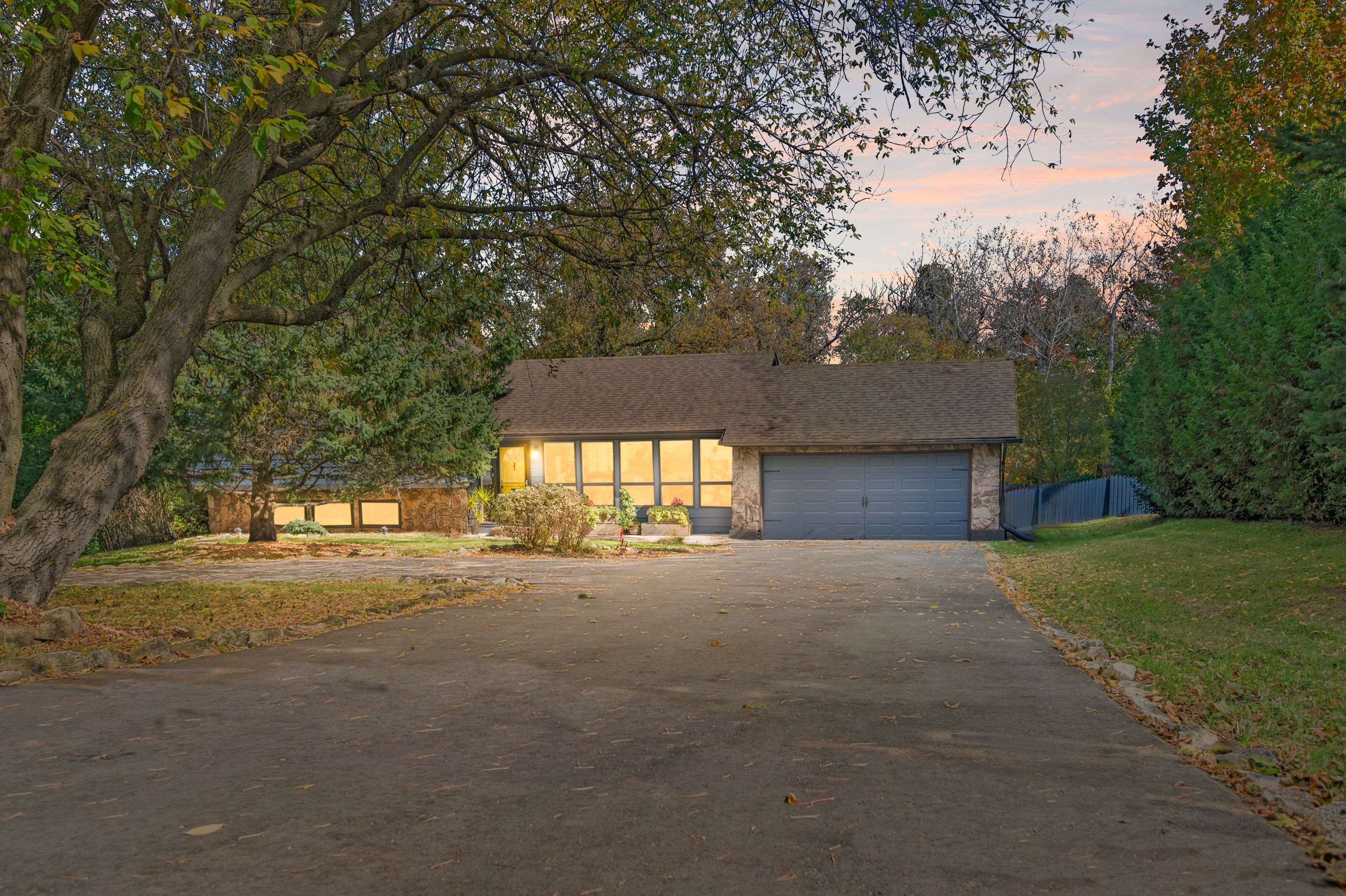 Caledon, ON L7K 0E1,19619 Main ST