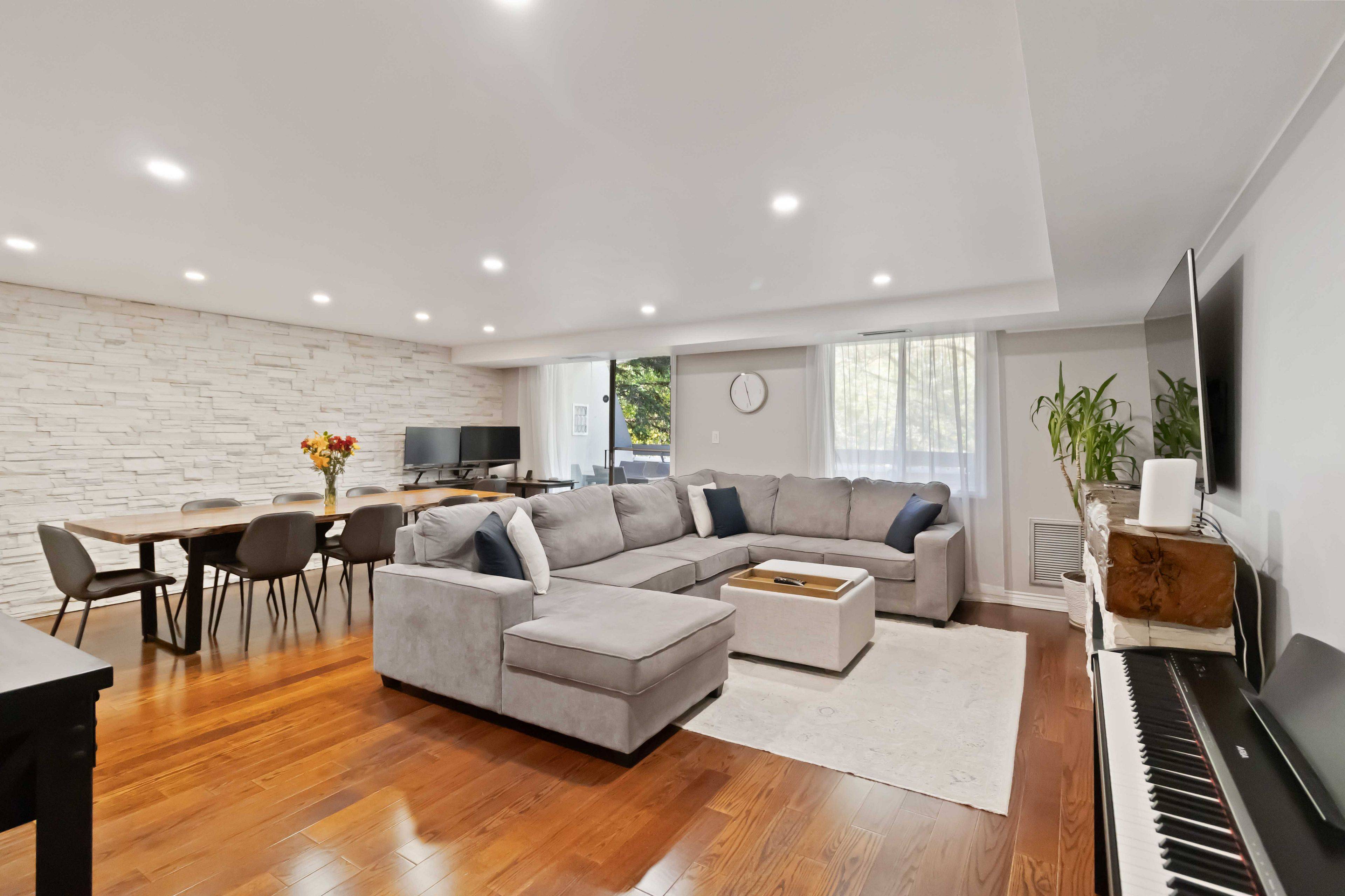 Mississauga, ON L5A 3T1,1330 Mississauga Valley BLVD #34