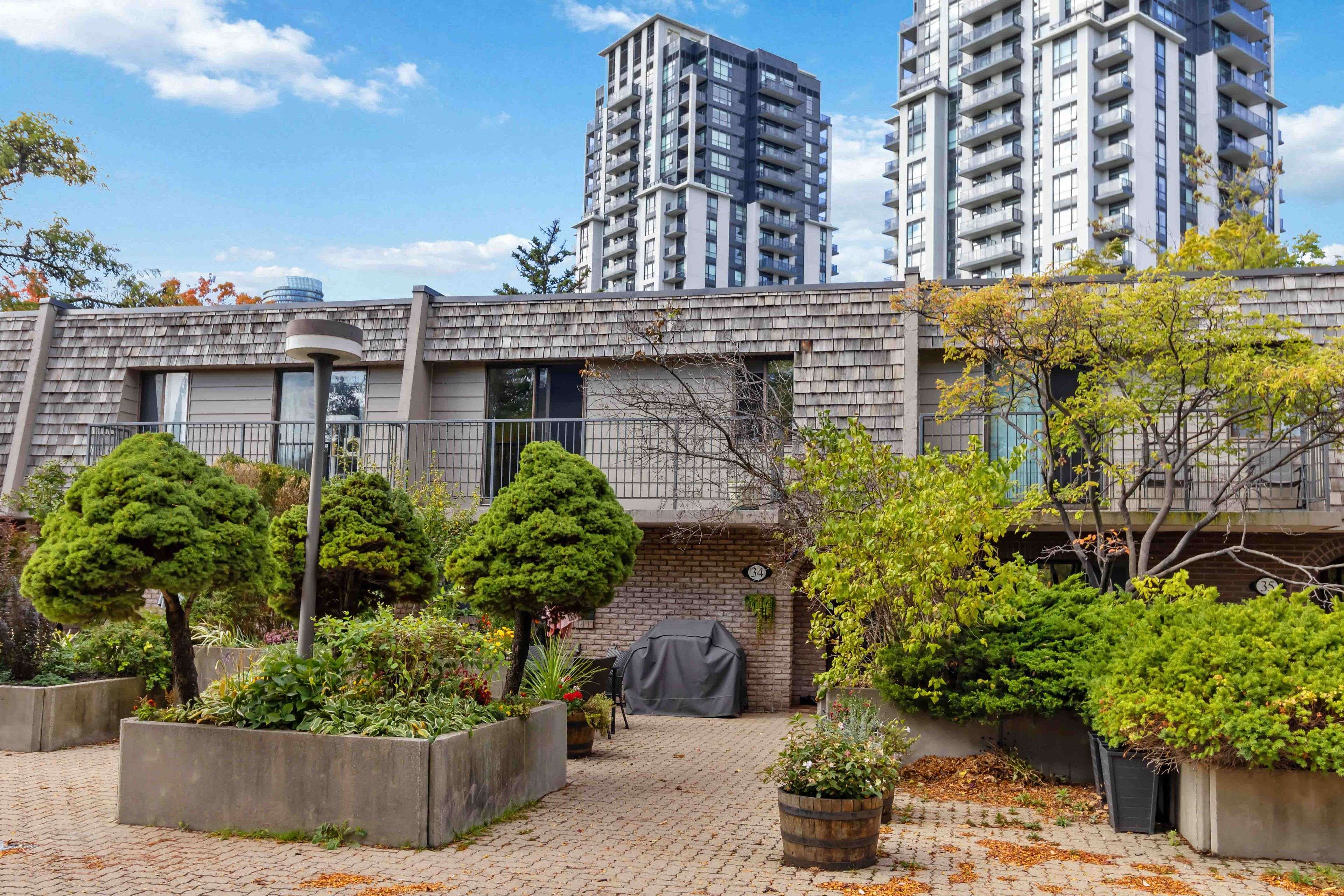 Mississauga, ON L5A 3T1,1330 Mississauga Valley BLVD #34