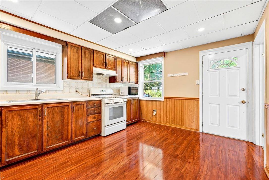 Hamilton, ON L8S 3A3,111 Leland ST