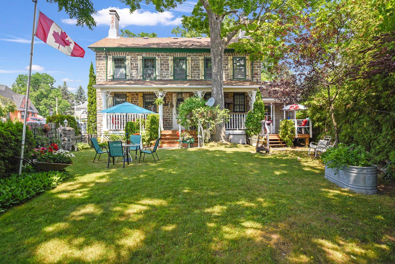 Prescott, ON K0E 1T0,495 King ST W