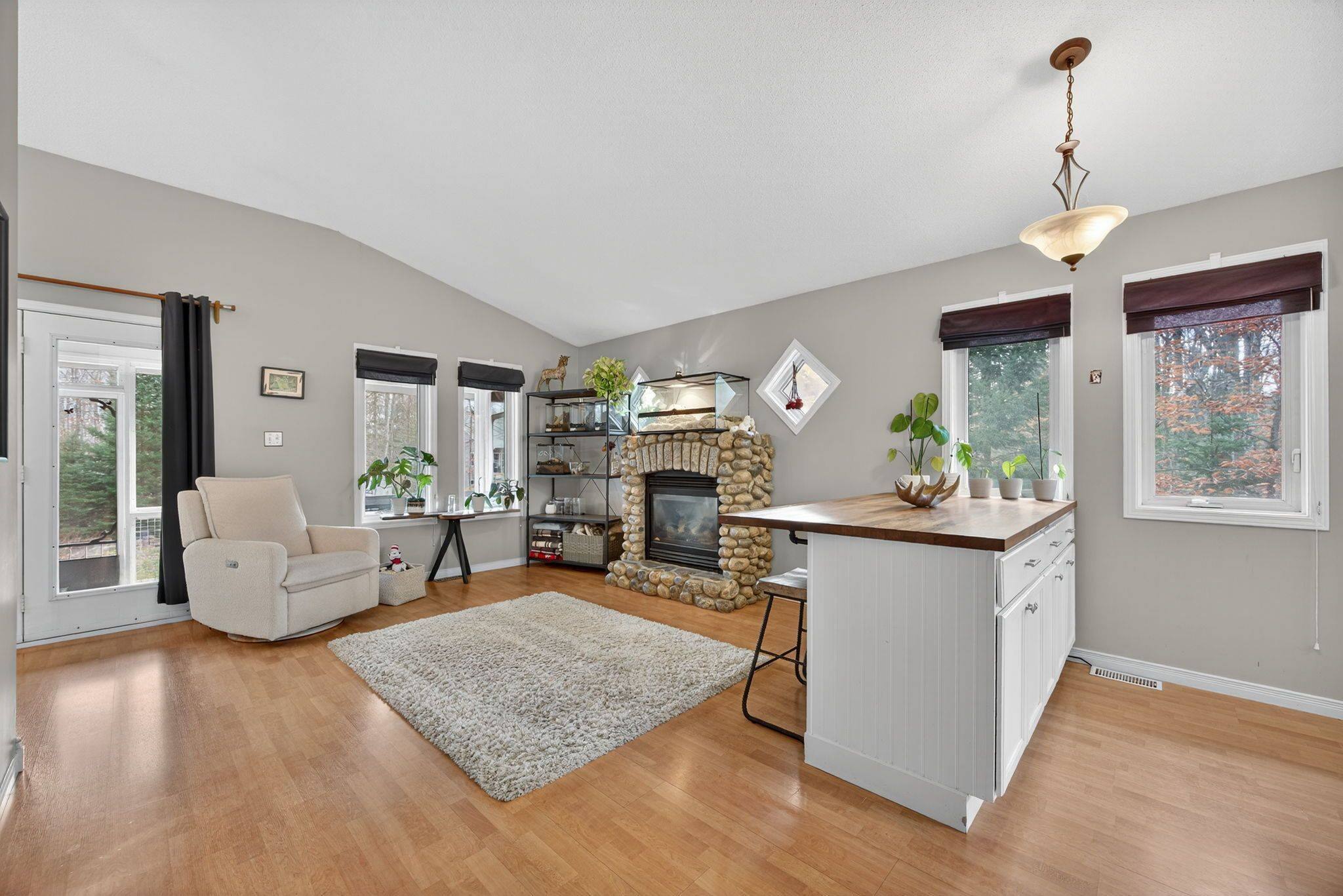 Huntsville, ON P1H 1S4,351 CHUB LAKE RD