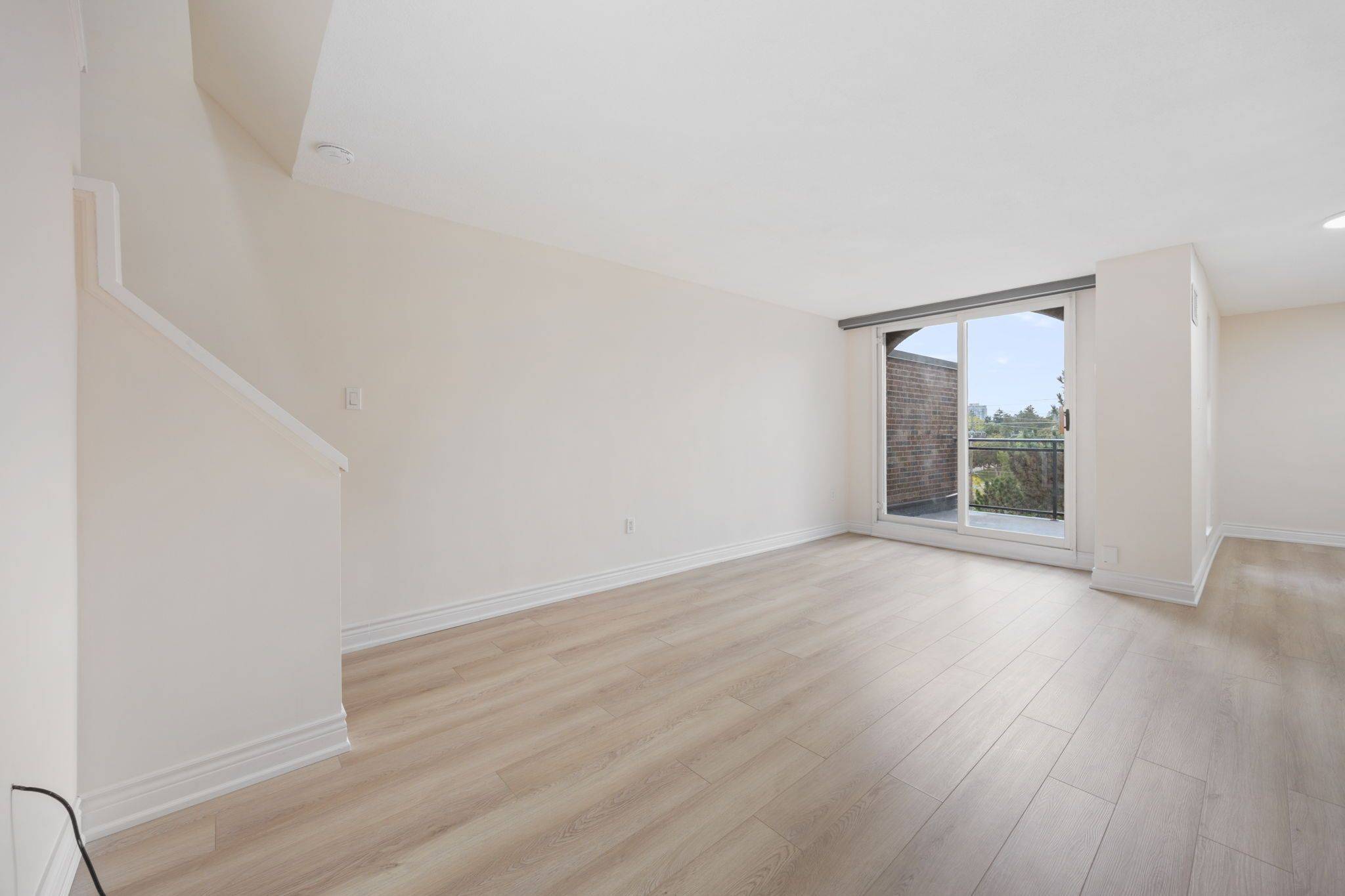 Markham, ON L3T 4T4,16 Elgin ST #301