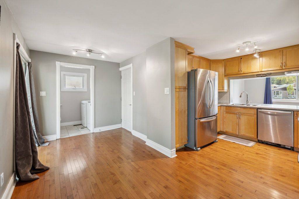 Beacon Hill North - South And Area, ON K1J 8H2,2045 Deerhurst CT